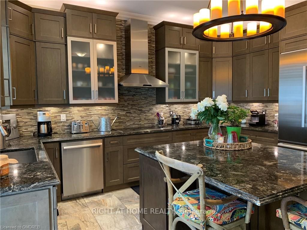 163 Magnolia Crescent photo 12