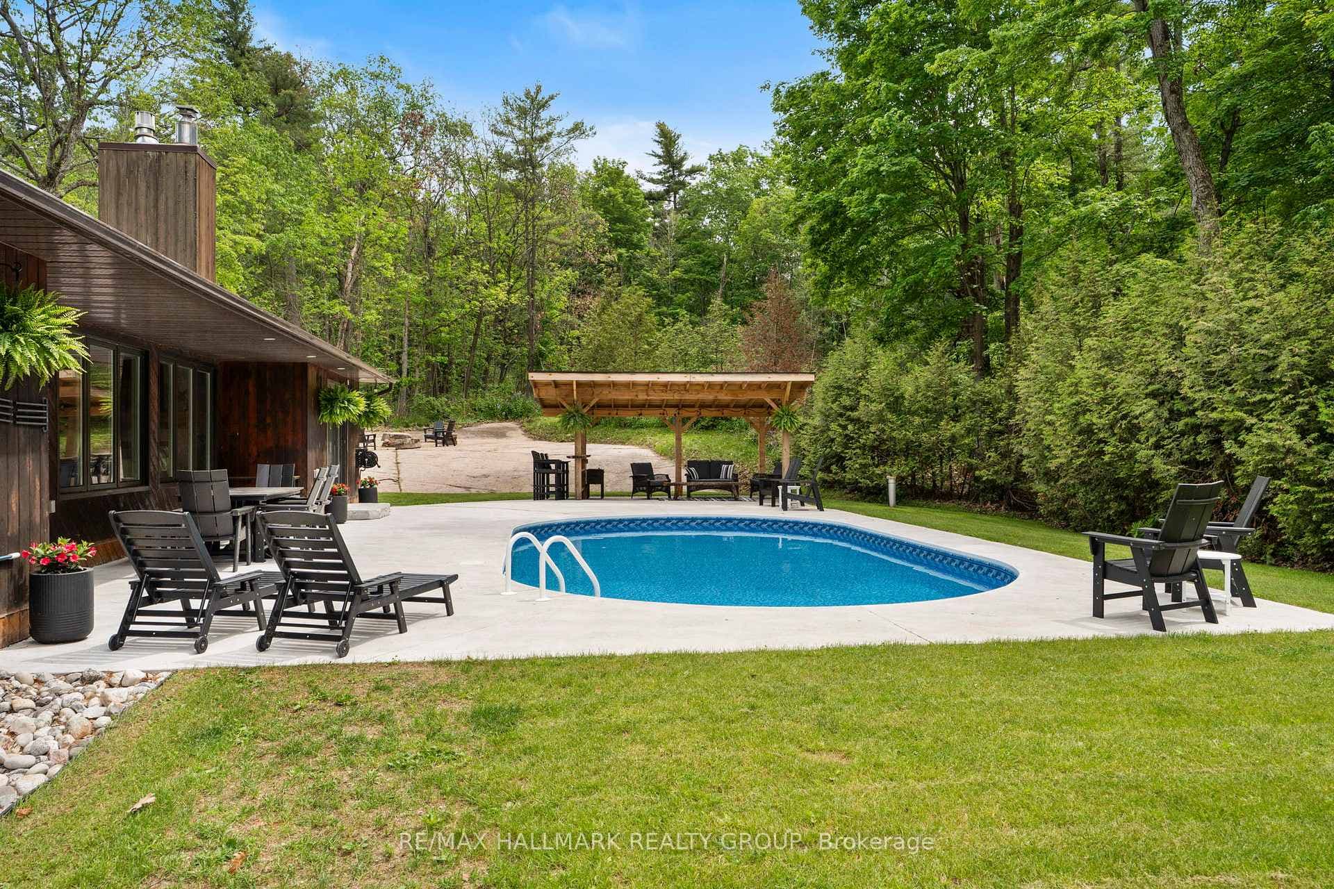 408 Yole Crescent photo 45