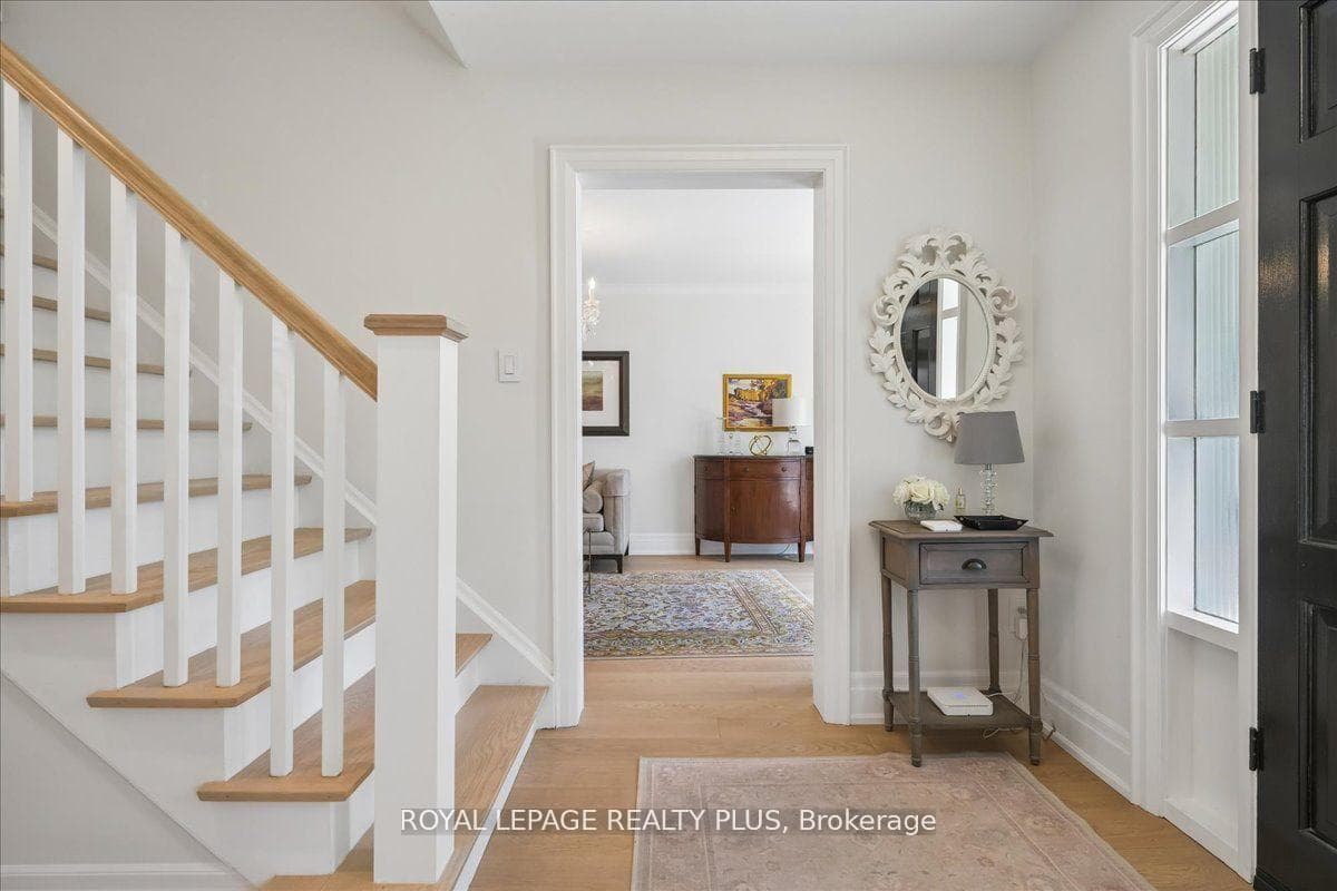 1594 Calumet Place photo 11