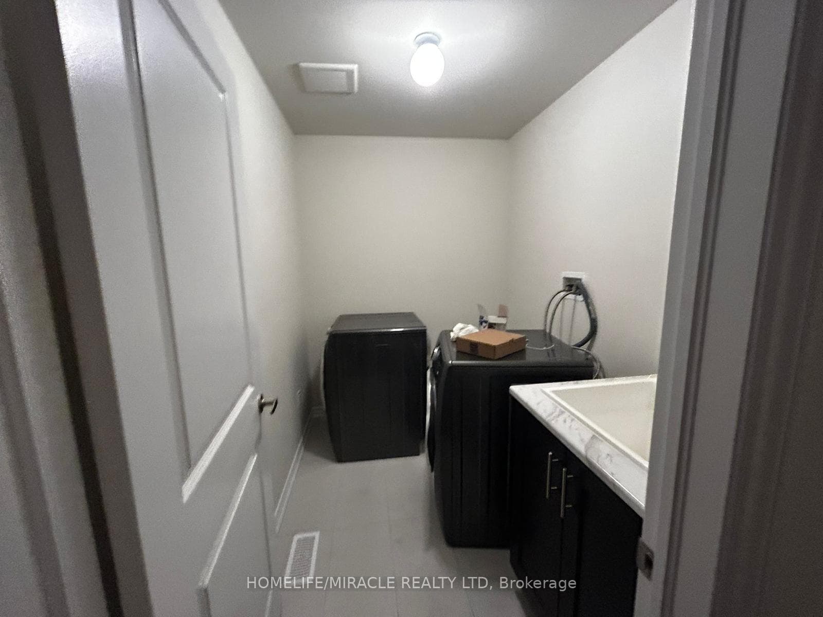 104 Strickland Avenue photo 9