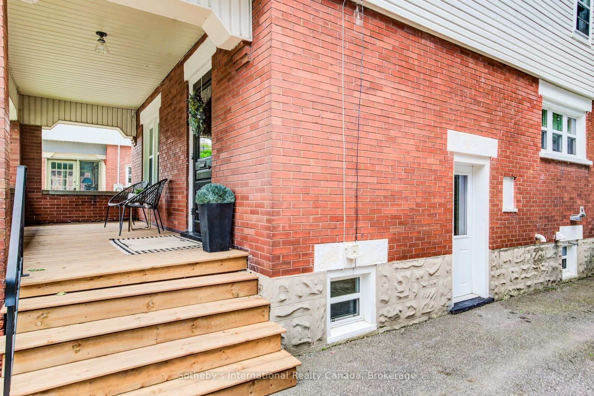 151 Esson Street photo 3