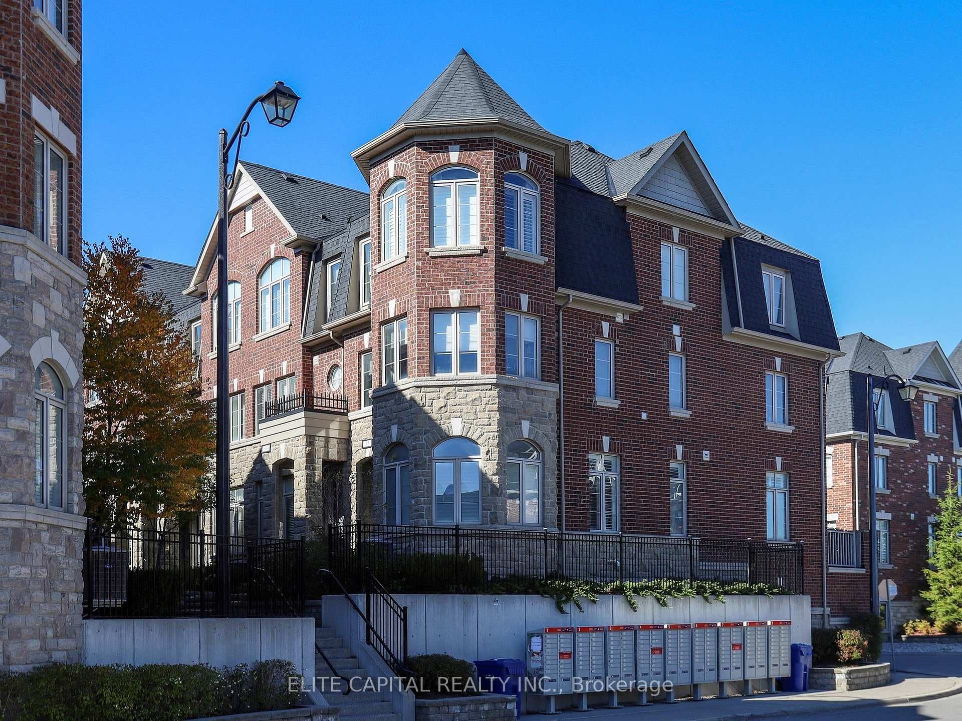 1331 Major Mackenzie Drive Unit 31 photo 1