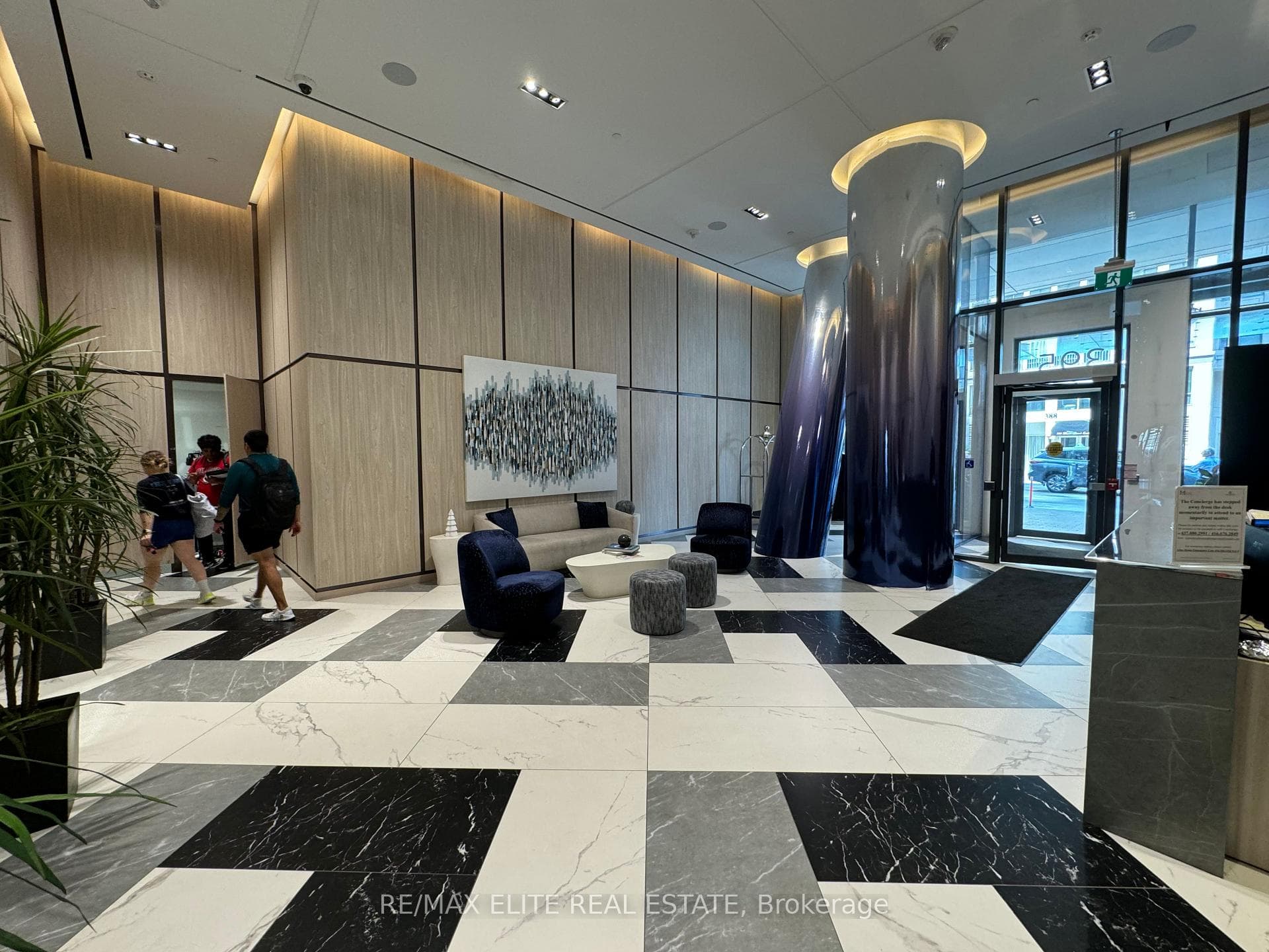395 Bloor Street Unit 1811 photo 4