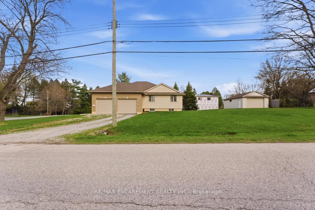 80 Lister Avenue photo 2