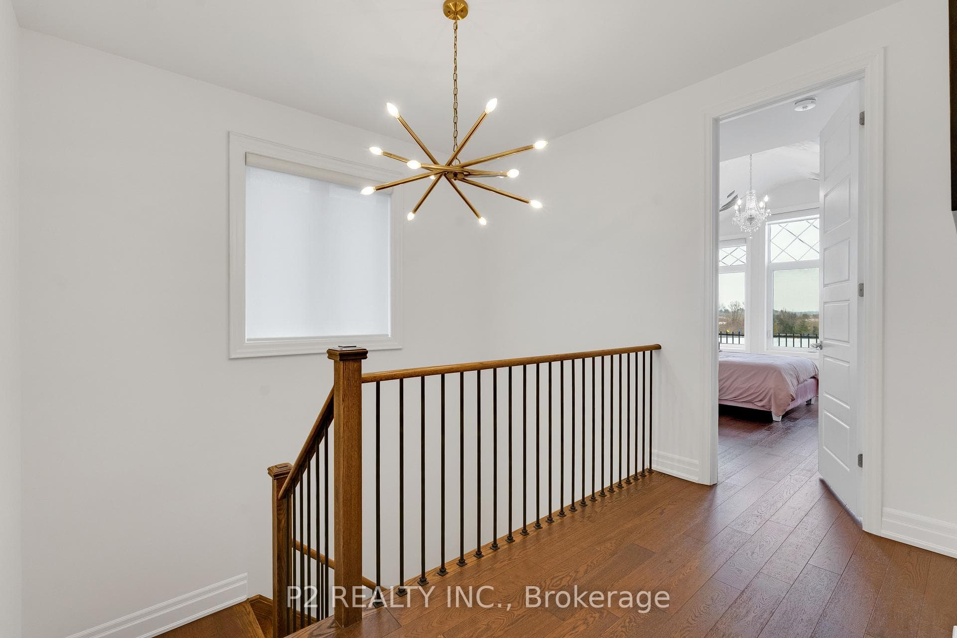10 King Boulevard photo 22