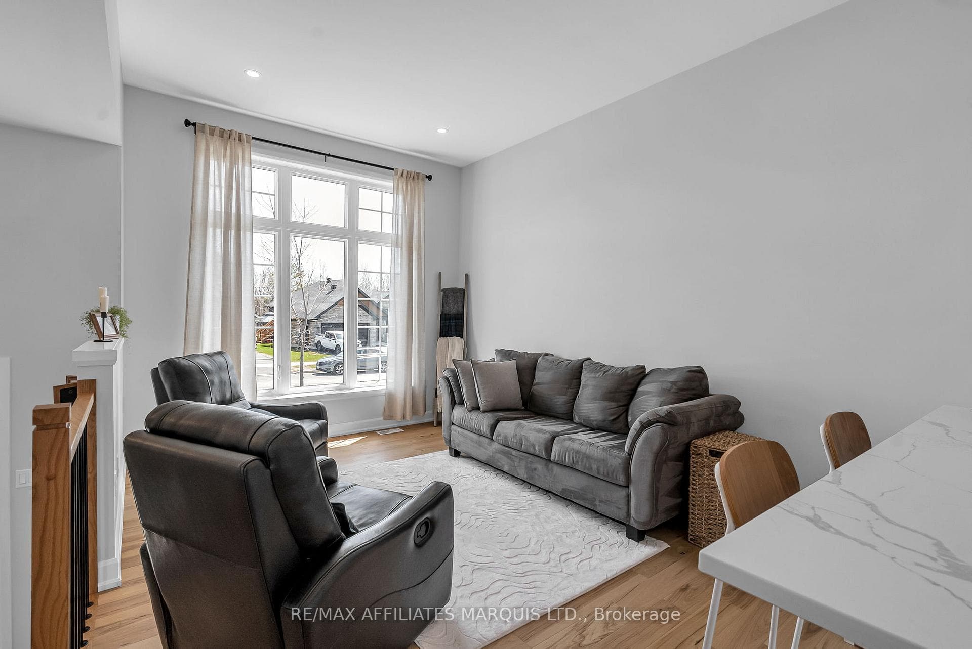 3103 Laidlaw Avenue photo 4
