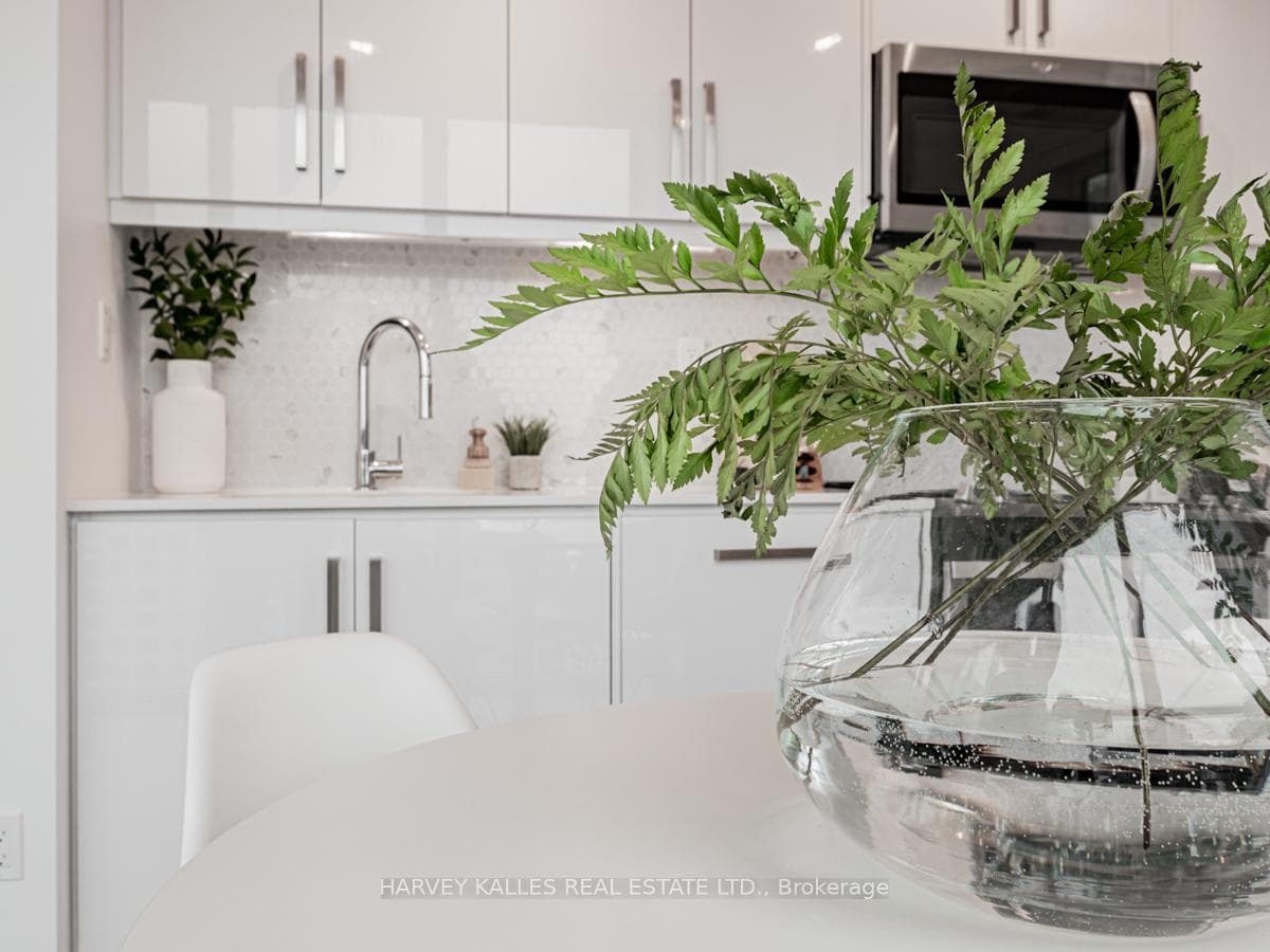 5180 Yonge Street Unit 1107 photo 11