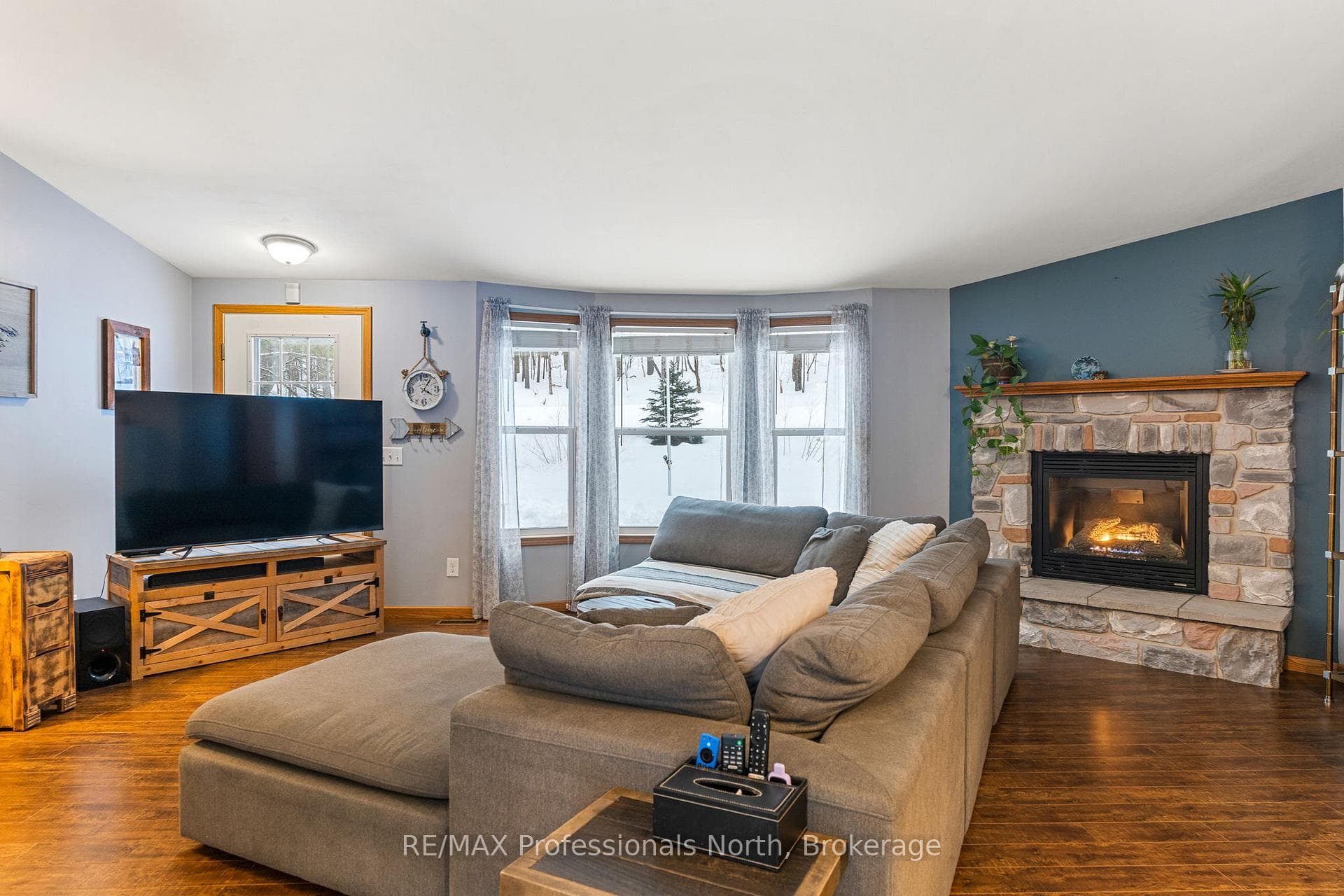 Laminate flooring throughout
