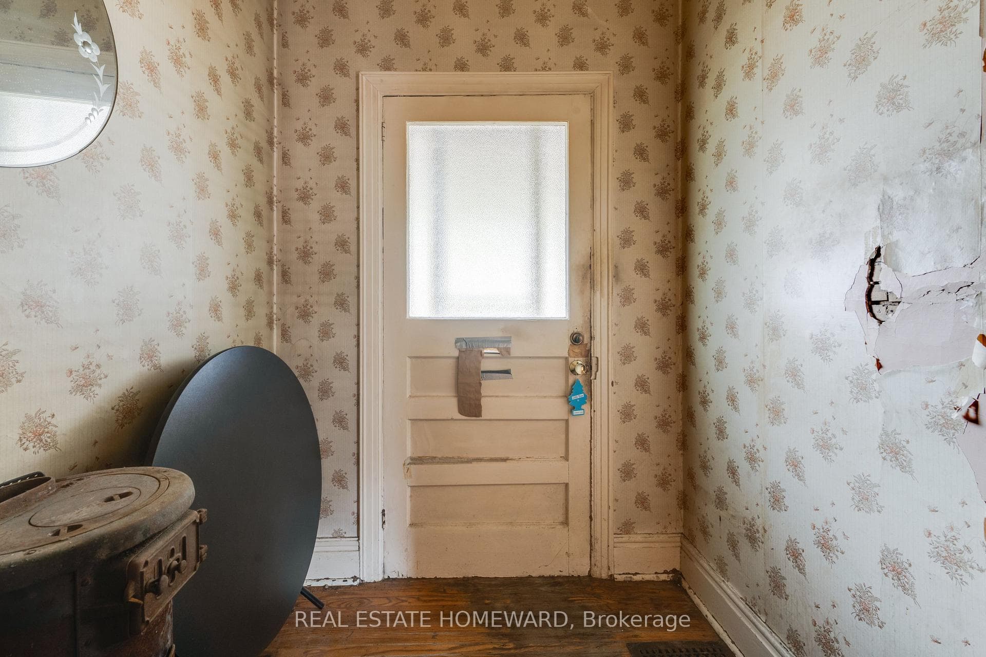 148 Rhodes Avenue photo 6