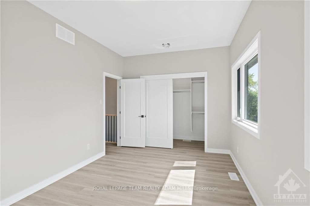 306 LANARK Avenue Unit D photo 17