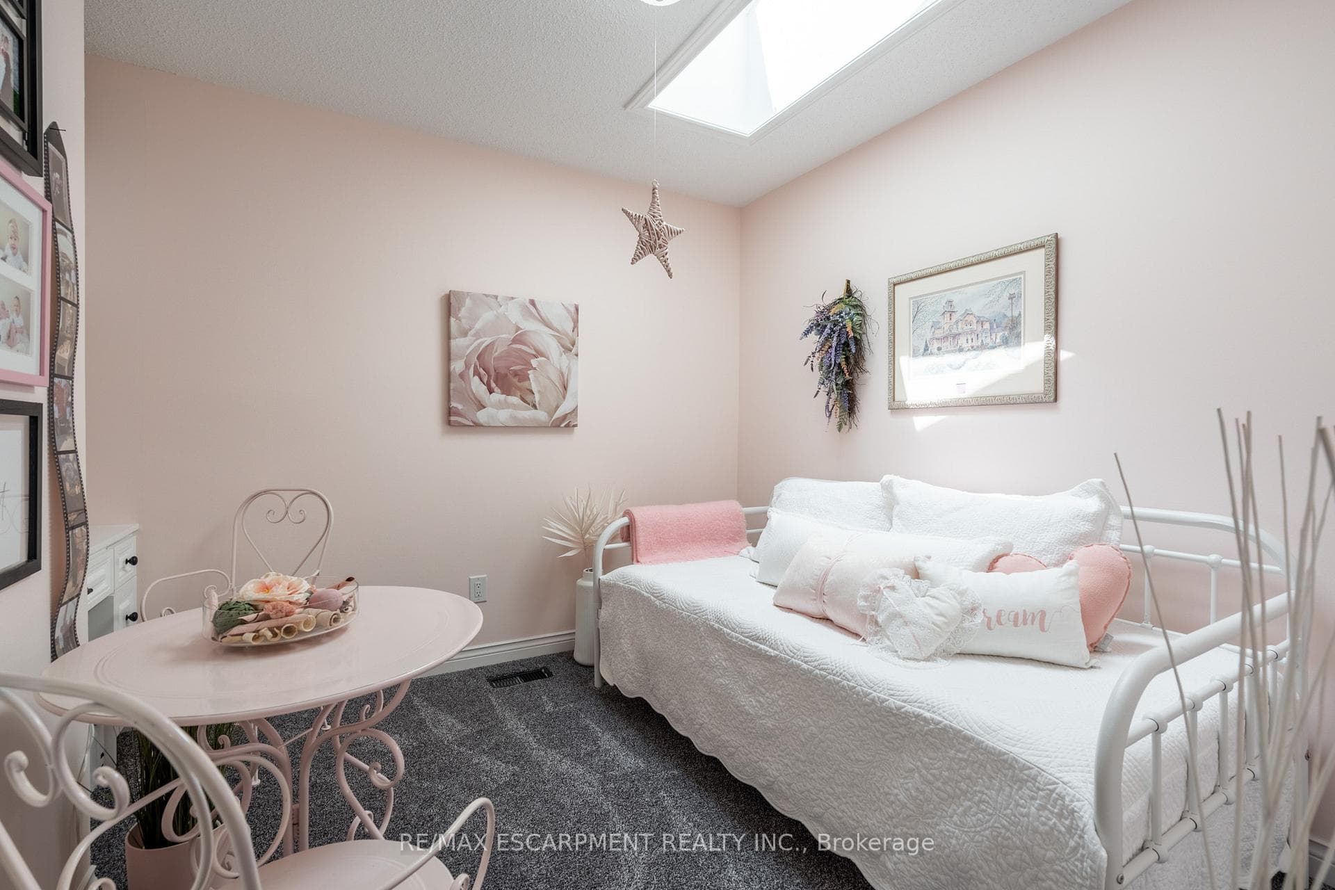 63 FORESTGATE Drive photo 20