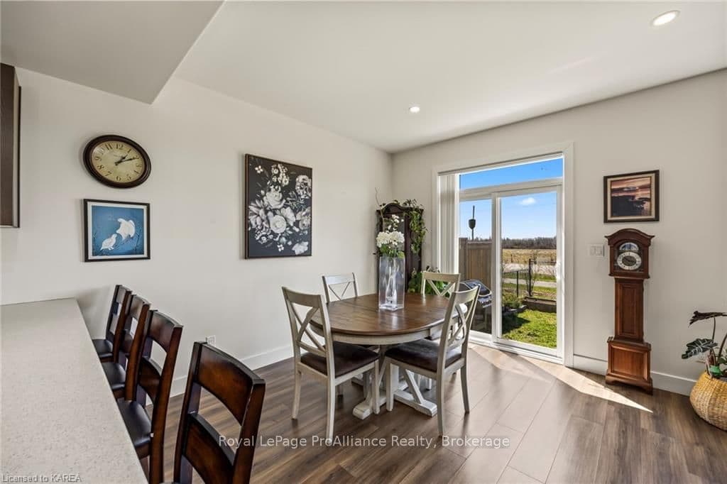 150 DR RICHARD JAMES Crescent photo 18