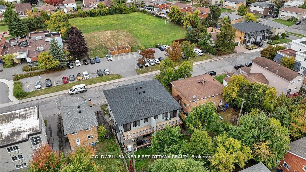560 QUEEN MARY Street photo 39