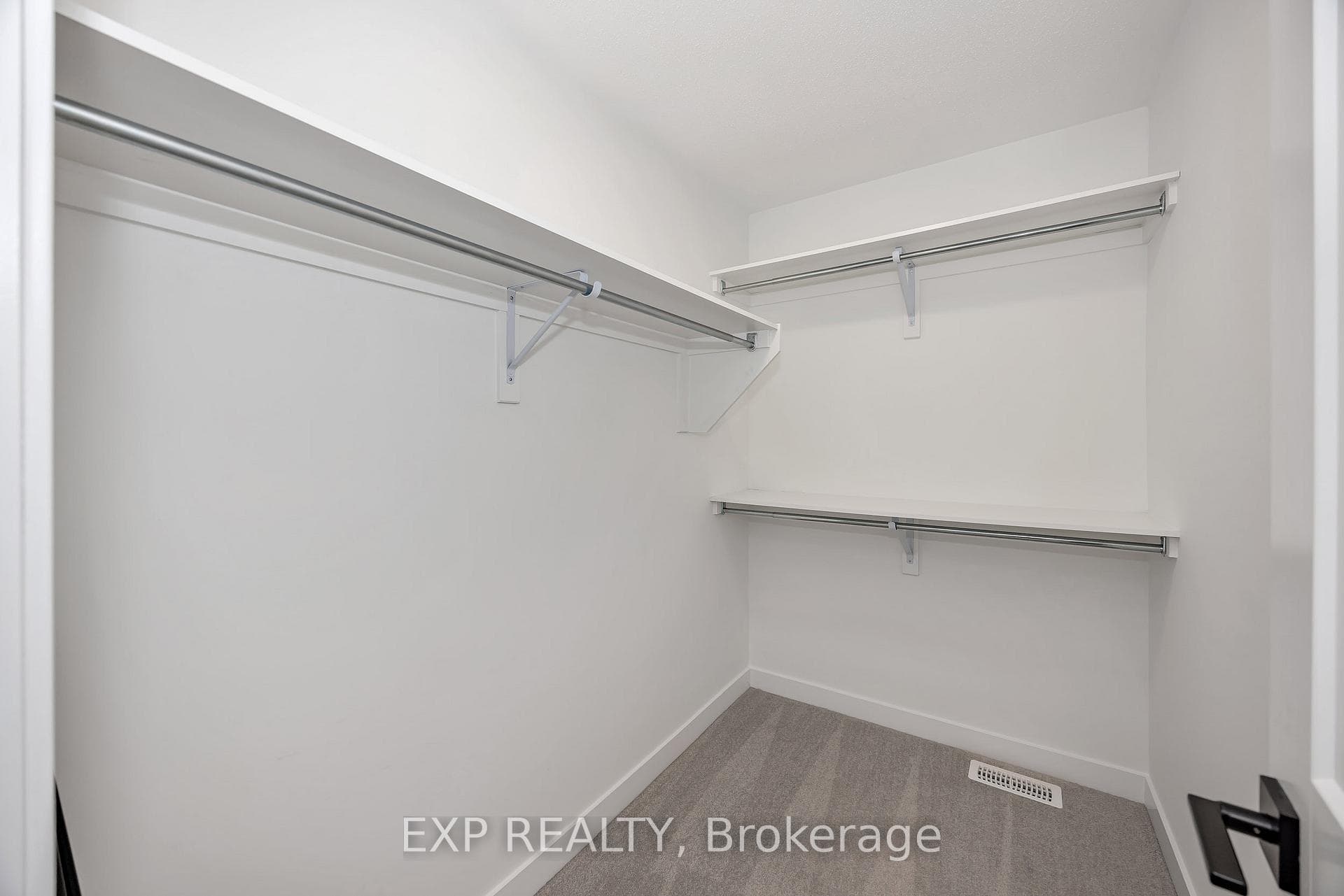 Primary bedroom Walk in closet