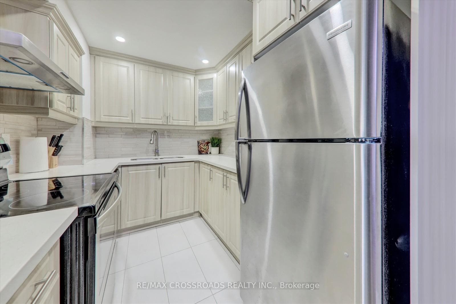 99 Blackwell Avenue Unit 807 photo 14