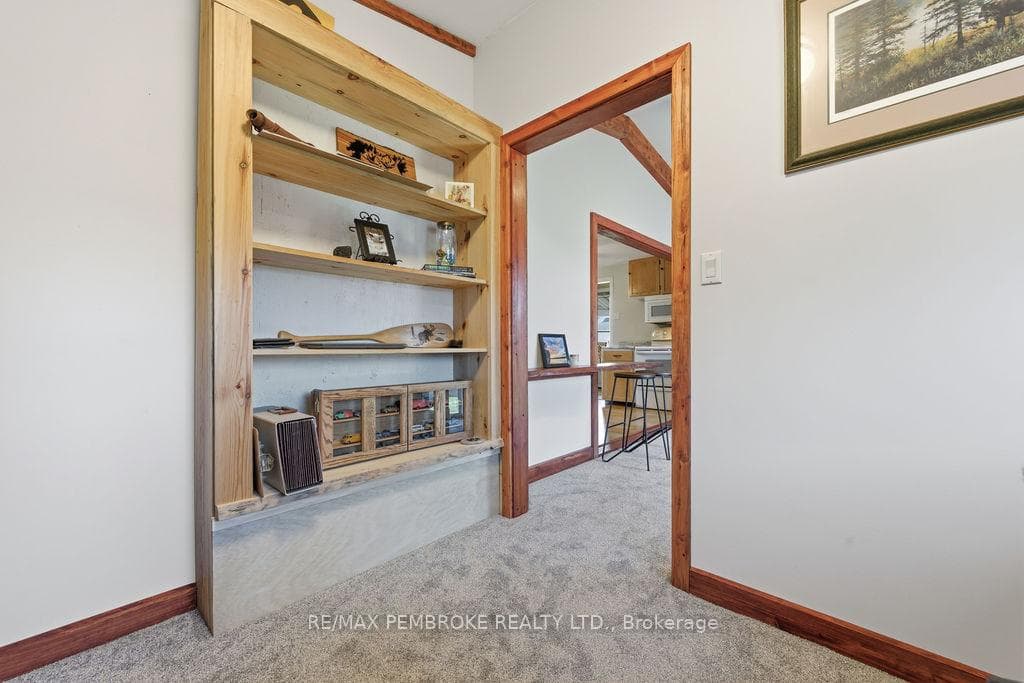 Back Unit has a lovely office or second bedroom