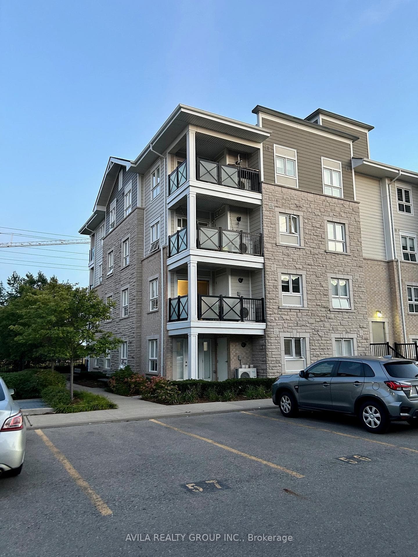 1045 Nadalin Heights Unit 210 photo 2