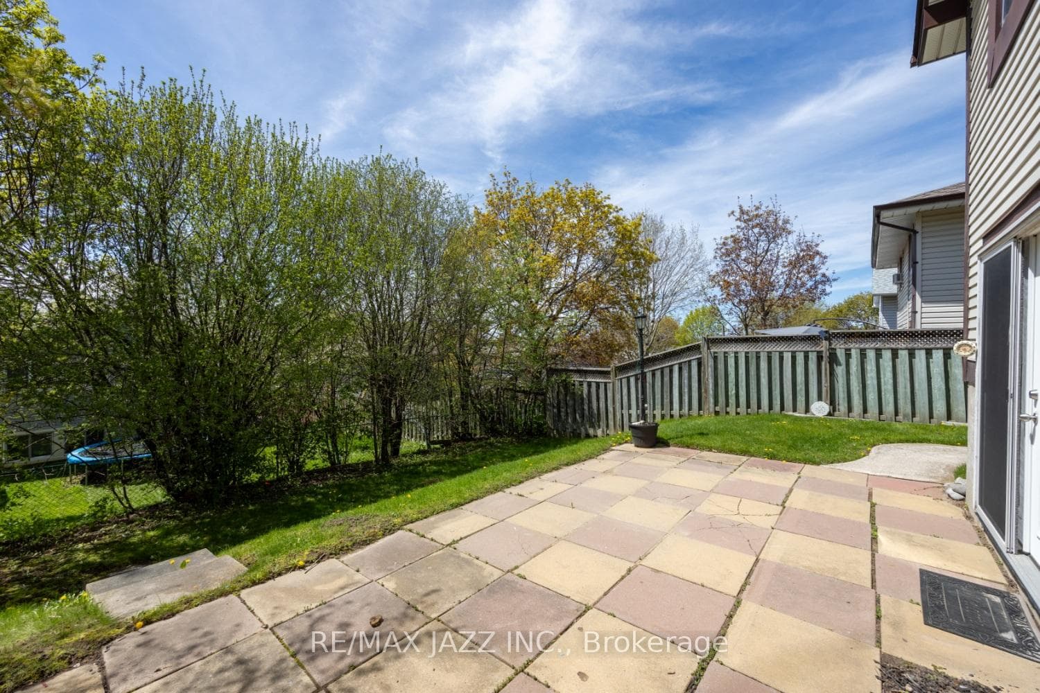 556 Capilano Crescent photo 28