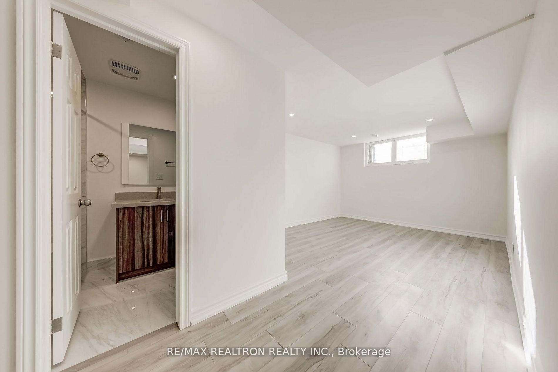 59 Cummer Avenue photo 26