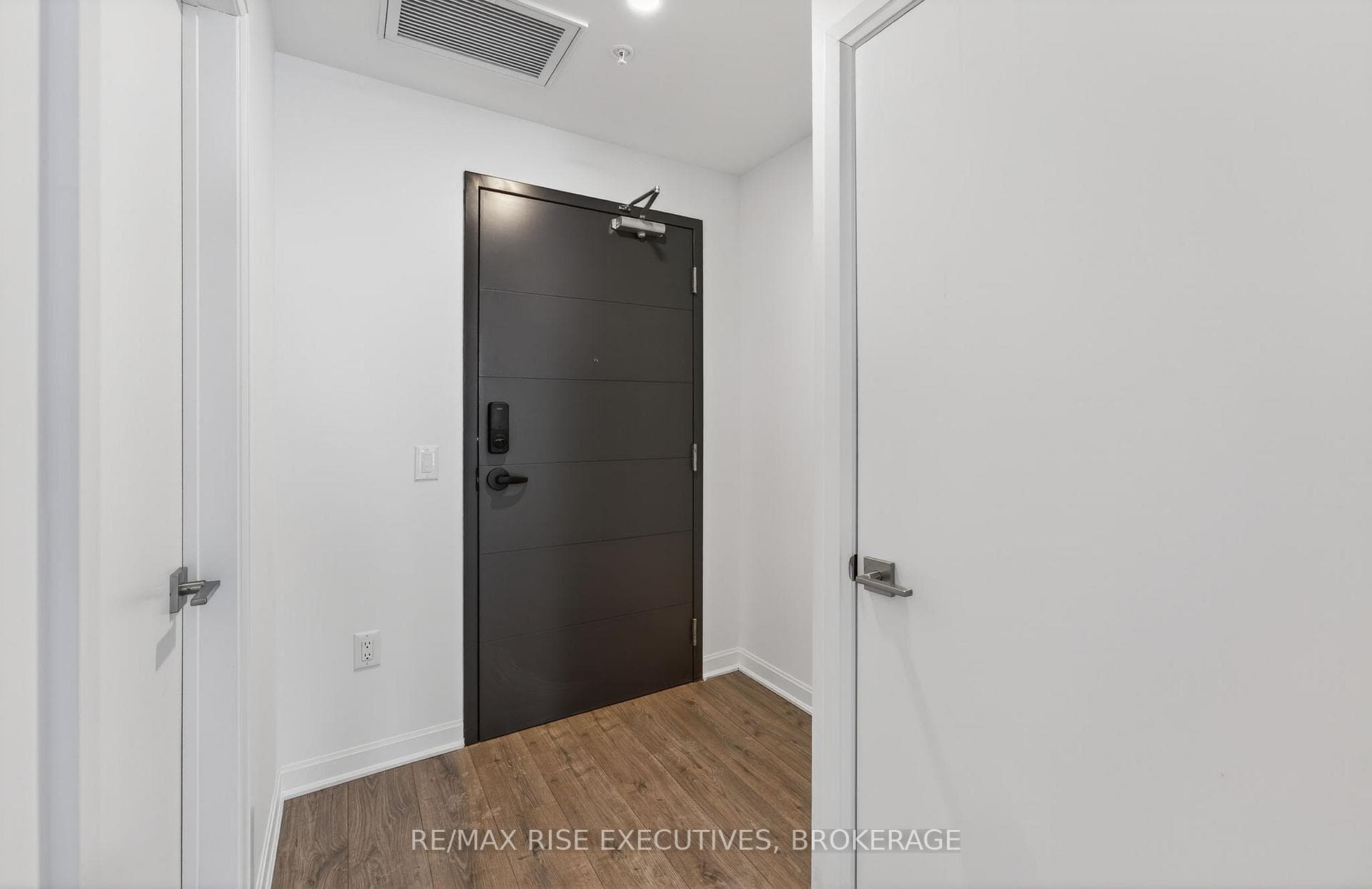 223 Princess Street Unit 813 photo 6