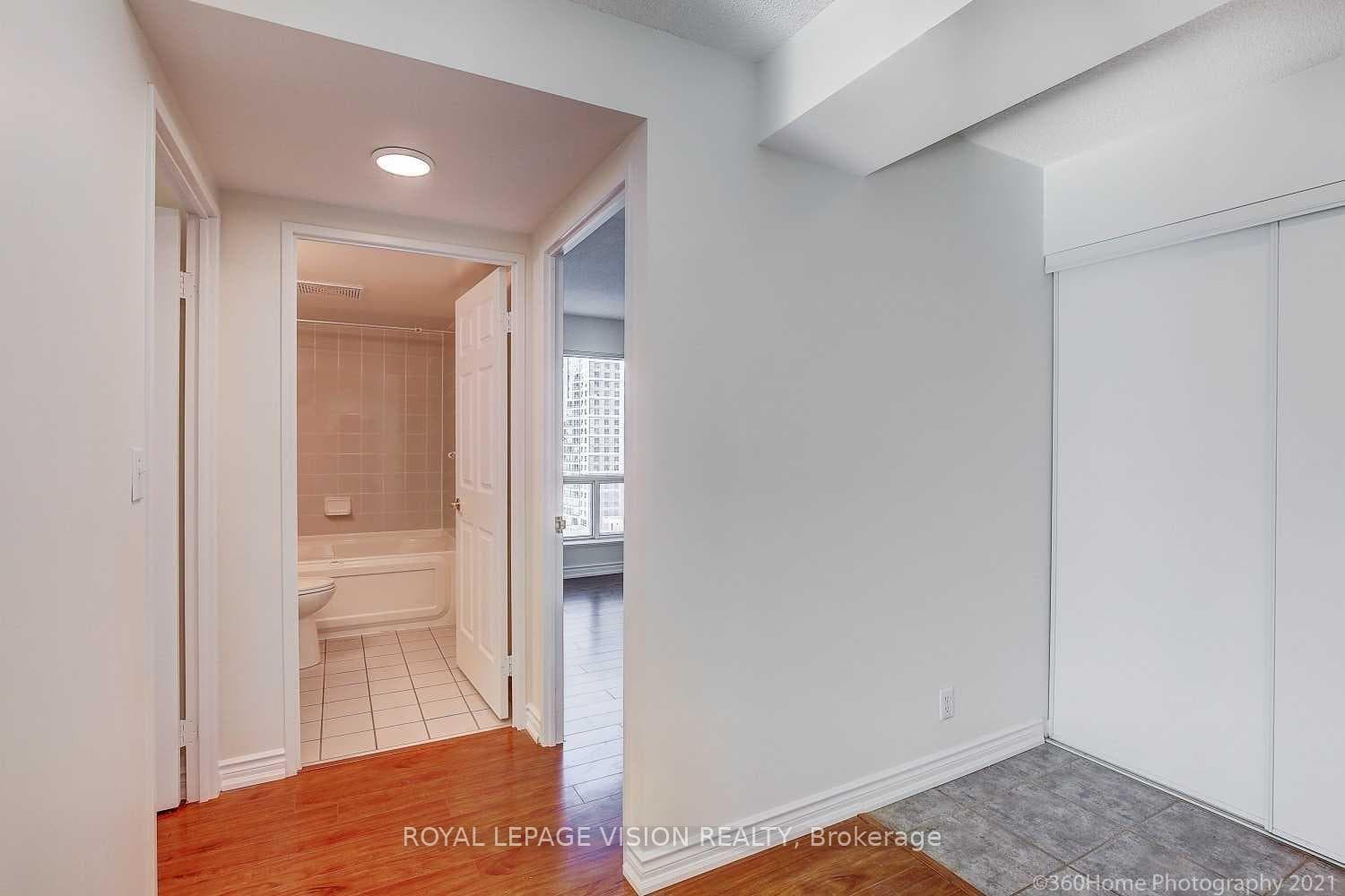 11 Lee Centre Drive Unit 1612 photo 4