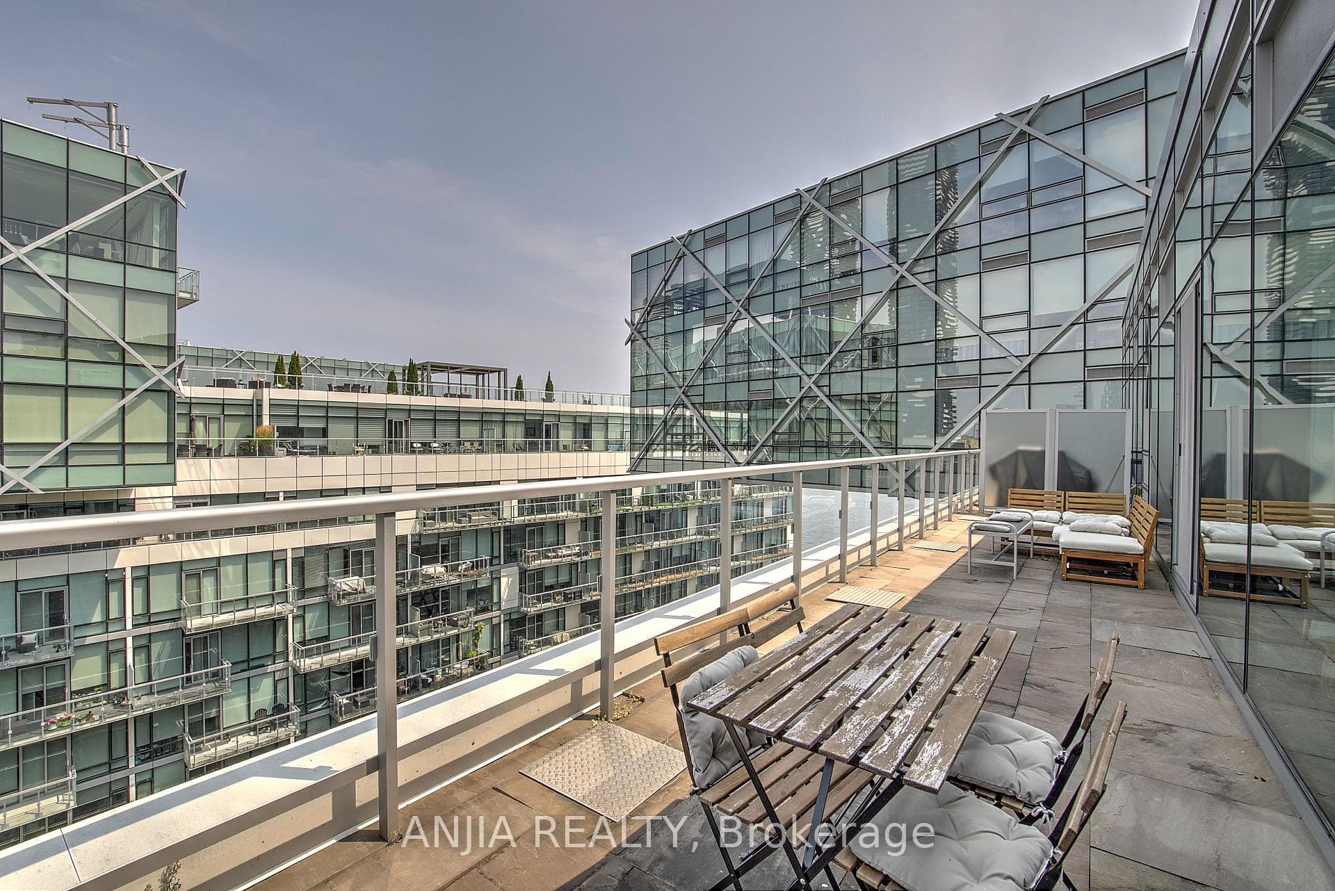 29 Queens Quay Unit ph1209 photo 3