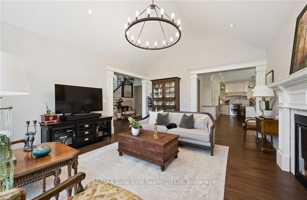 2073 Maplewood Road photo 9
