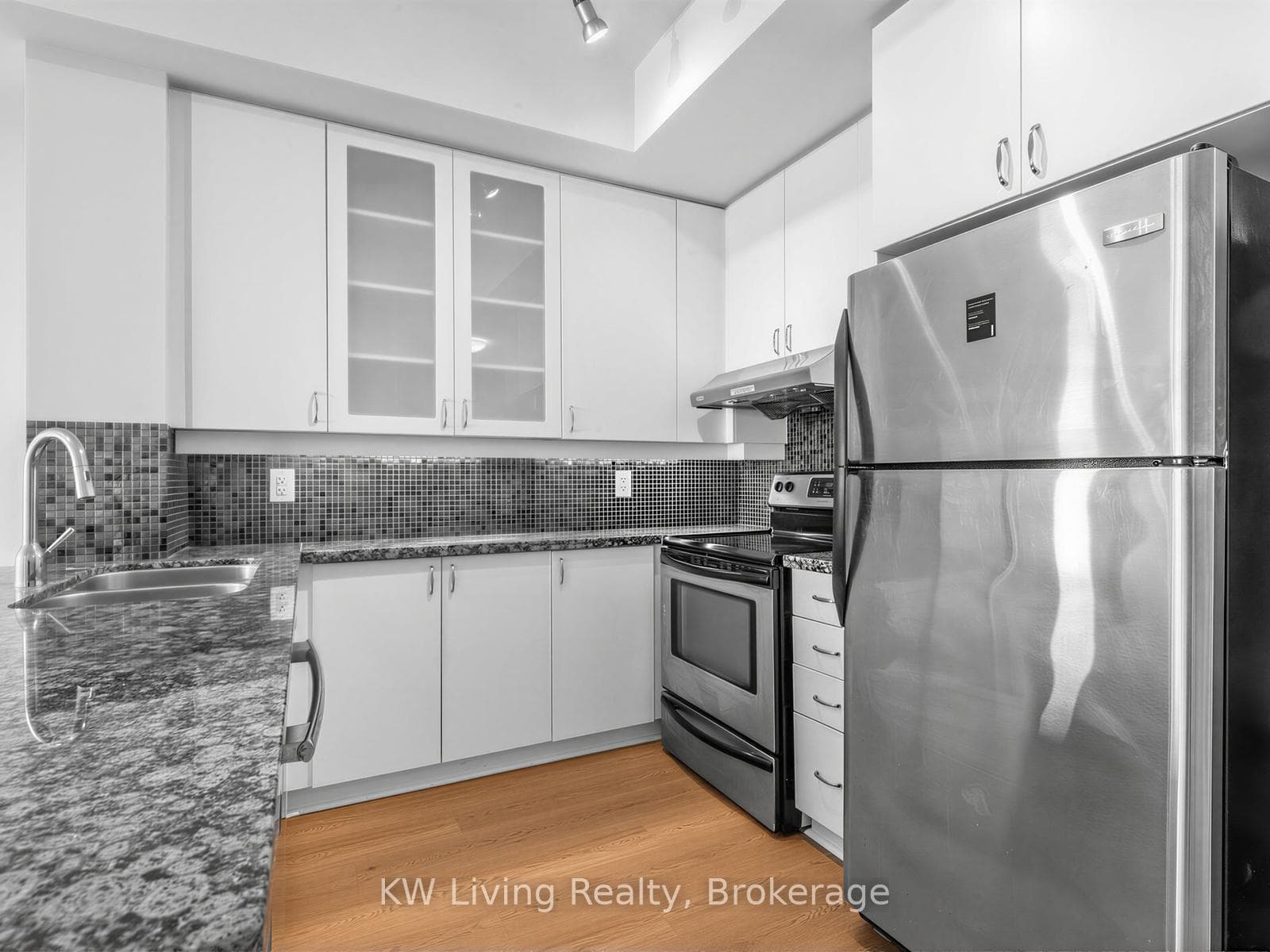 21 Upper Duke Crescent Unit 604 photo 6