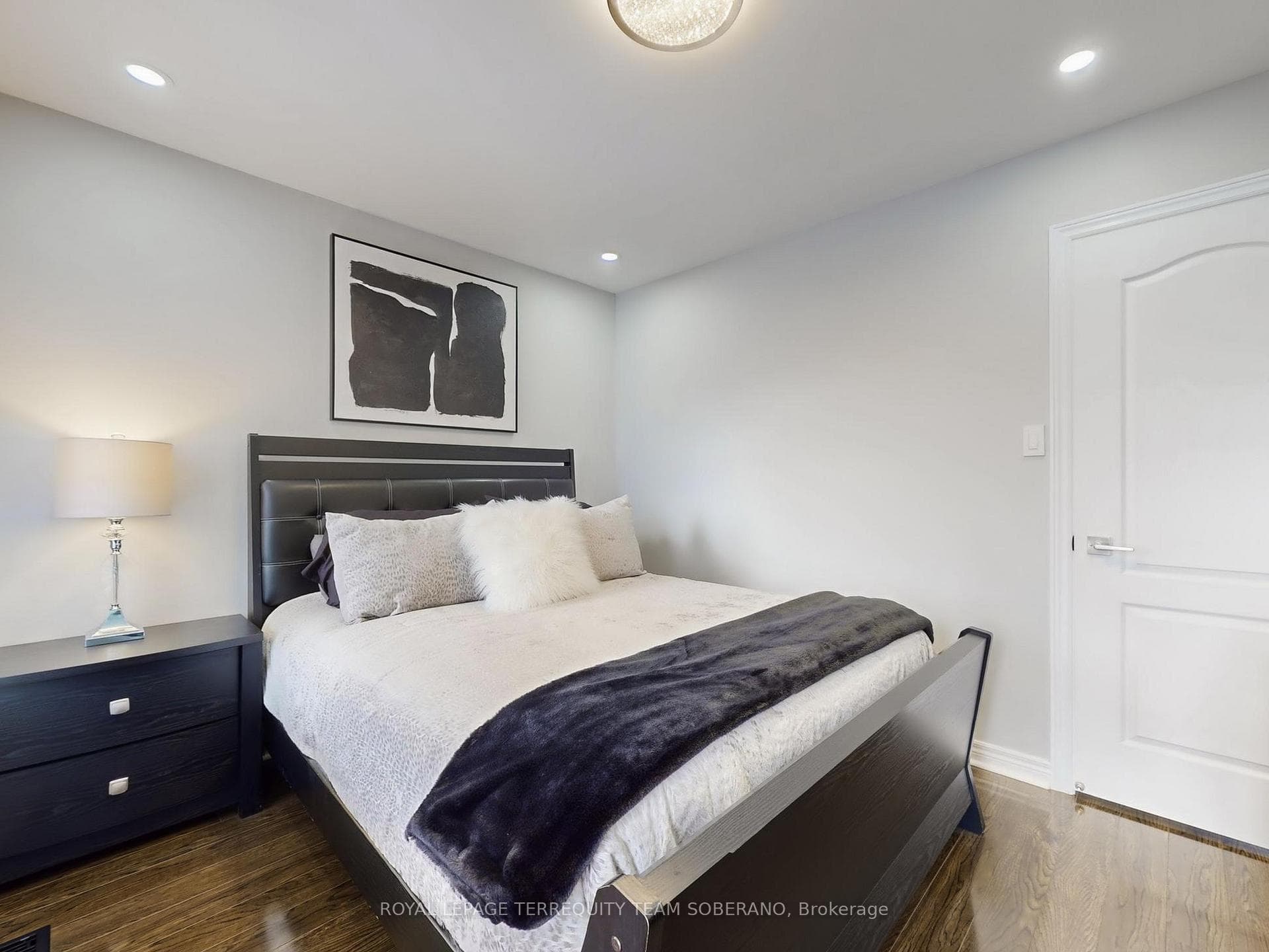 98 Erskine Drive photo 27