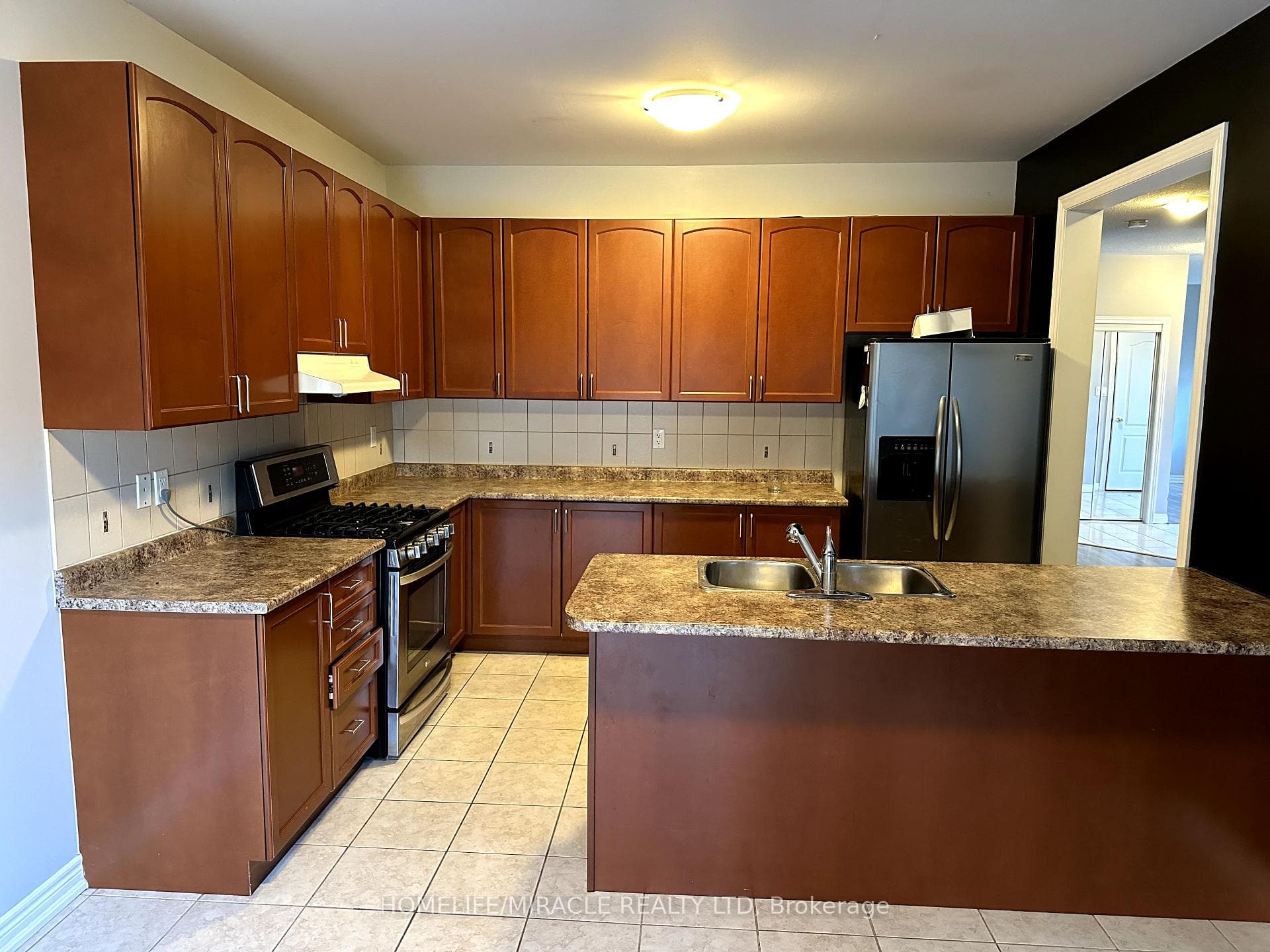 1374 Menefy Place photo 4