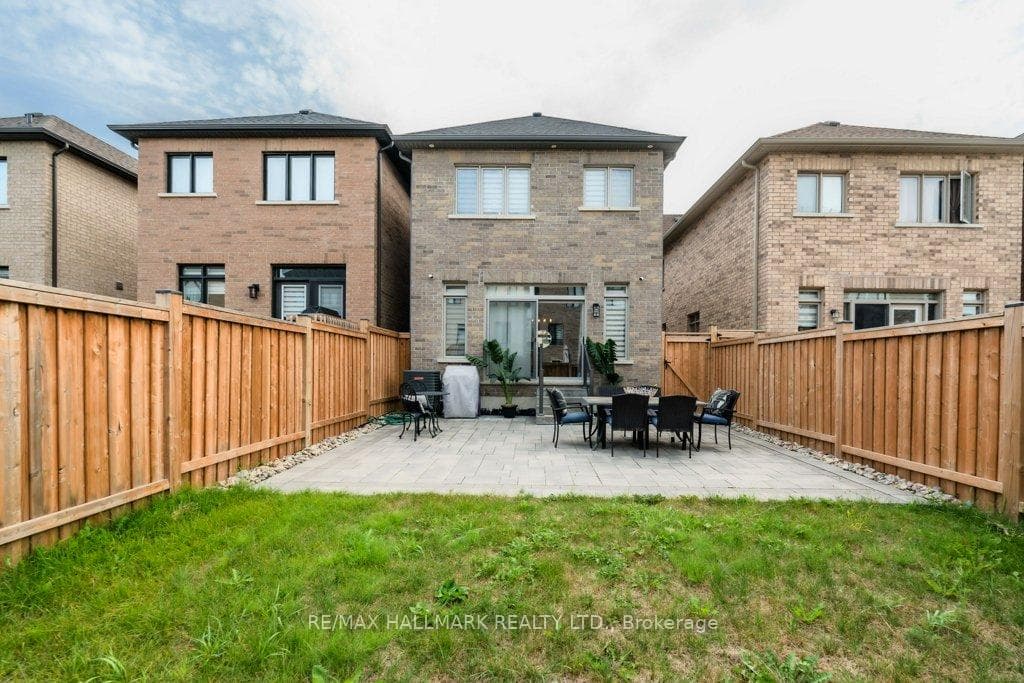 245 Cranbrook Crescent photo 38