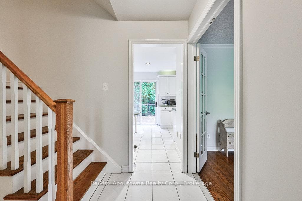 2069 THORNLEA Drive photo 6