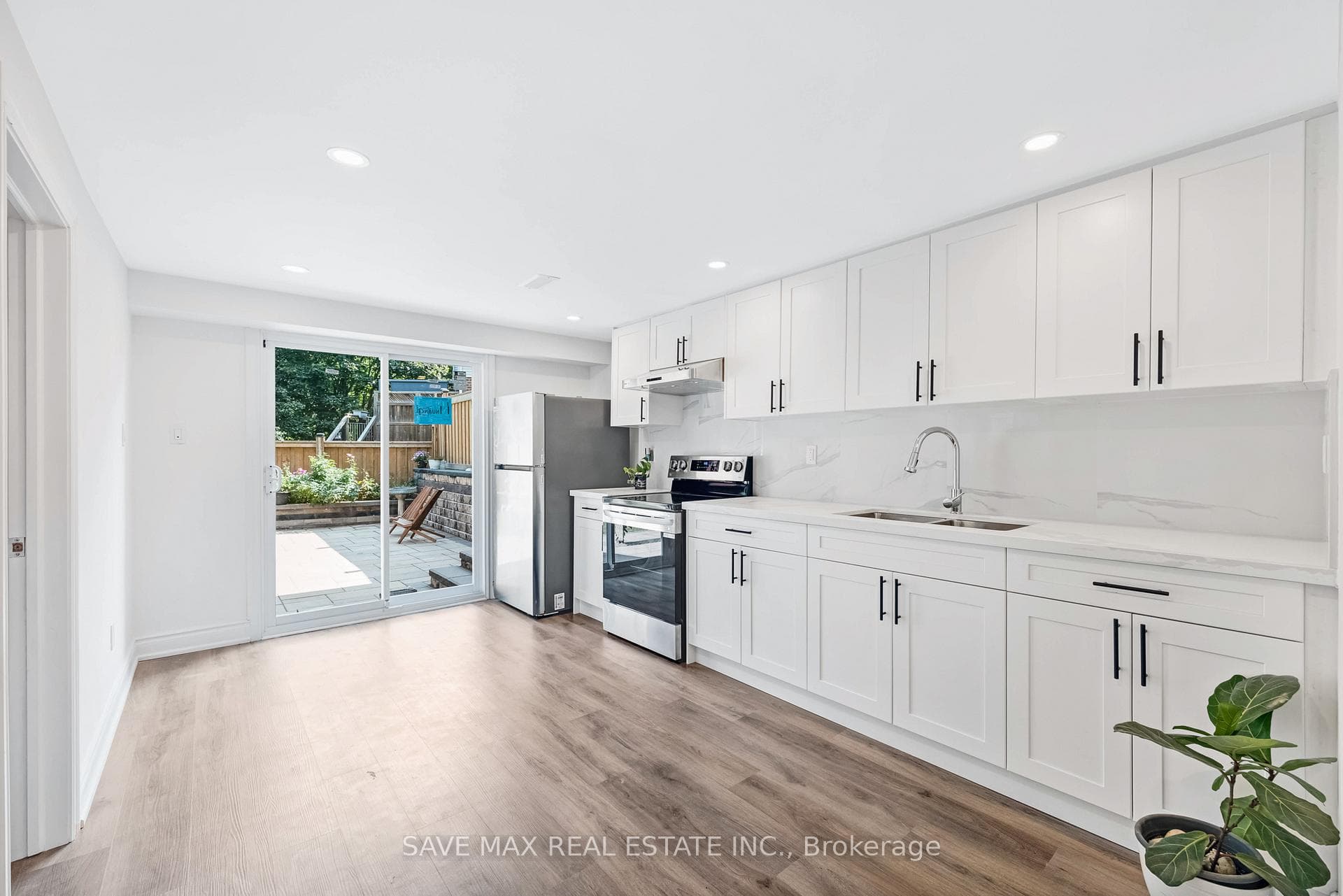 145 East Avenue photo 27