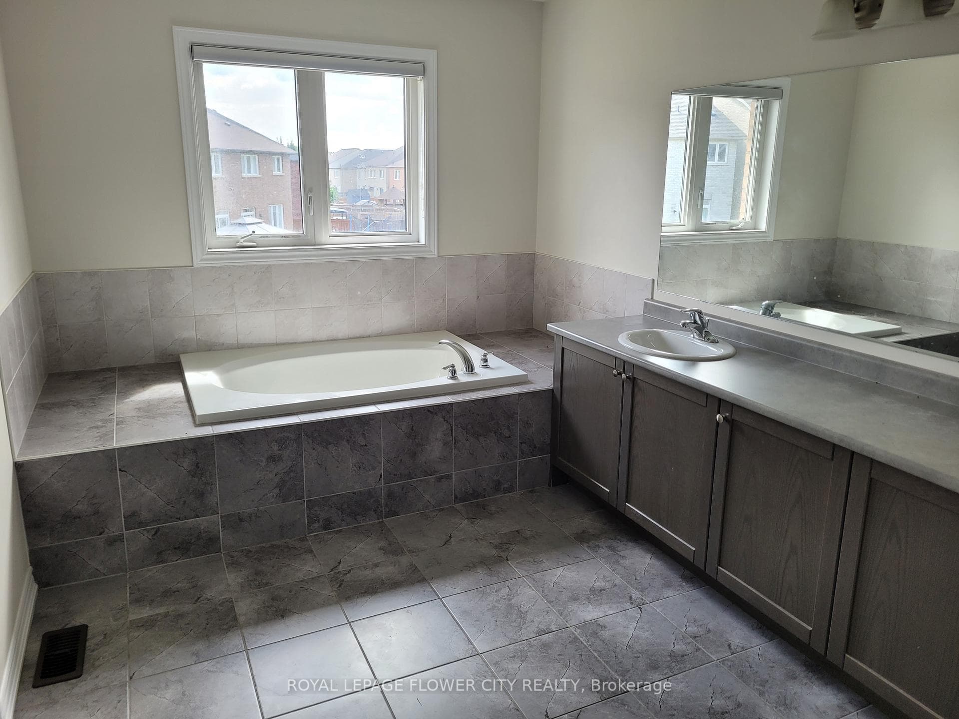 14 Craftsman Road photo 9