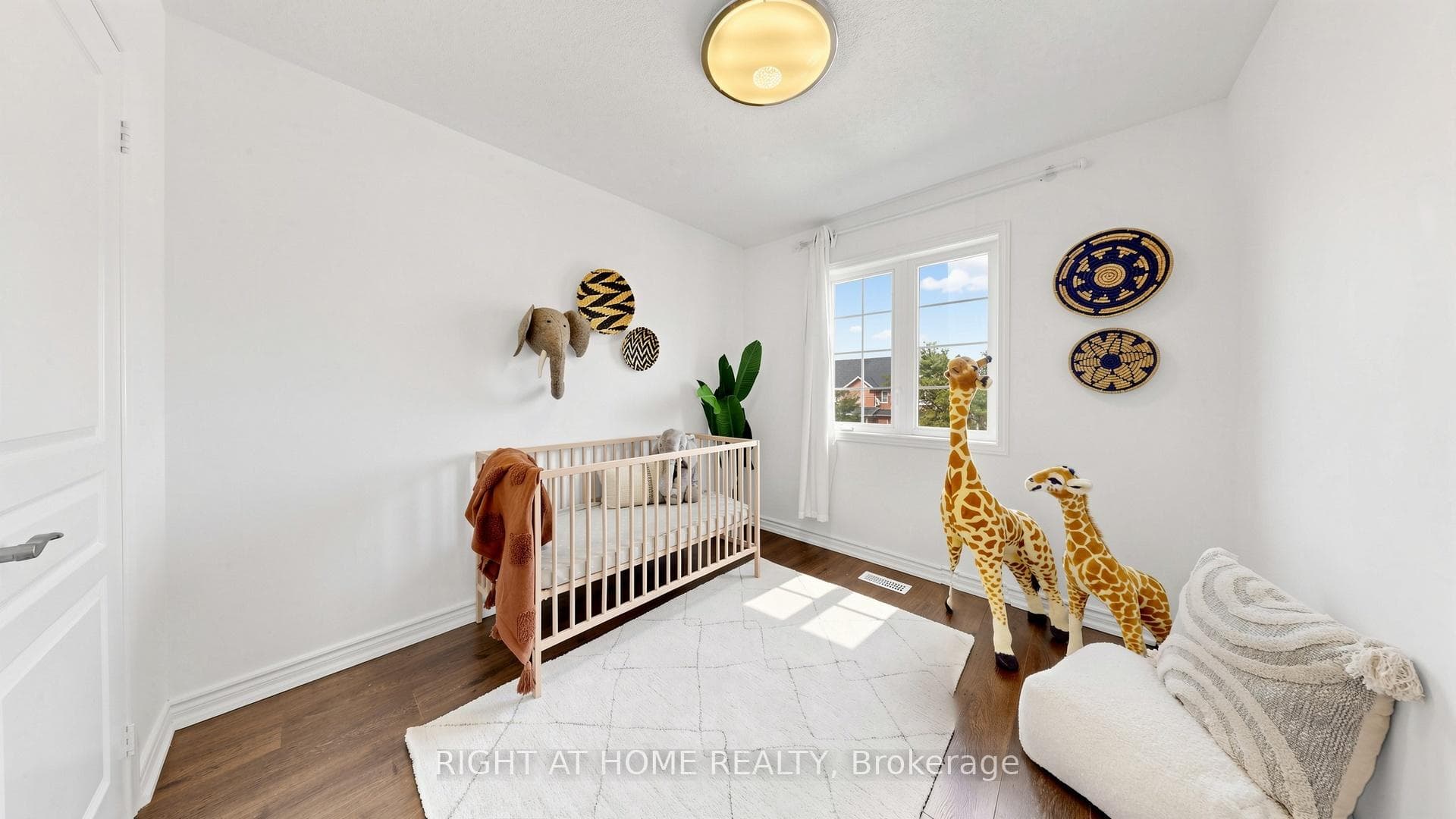 80 Barr Crescent photo 22