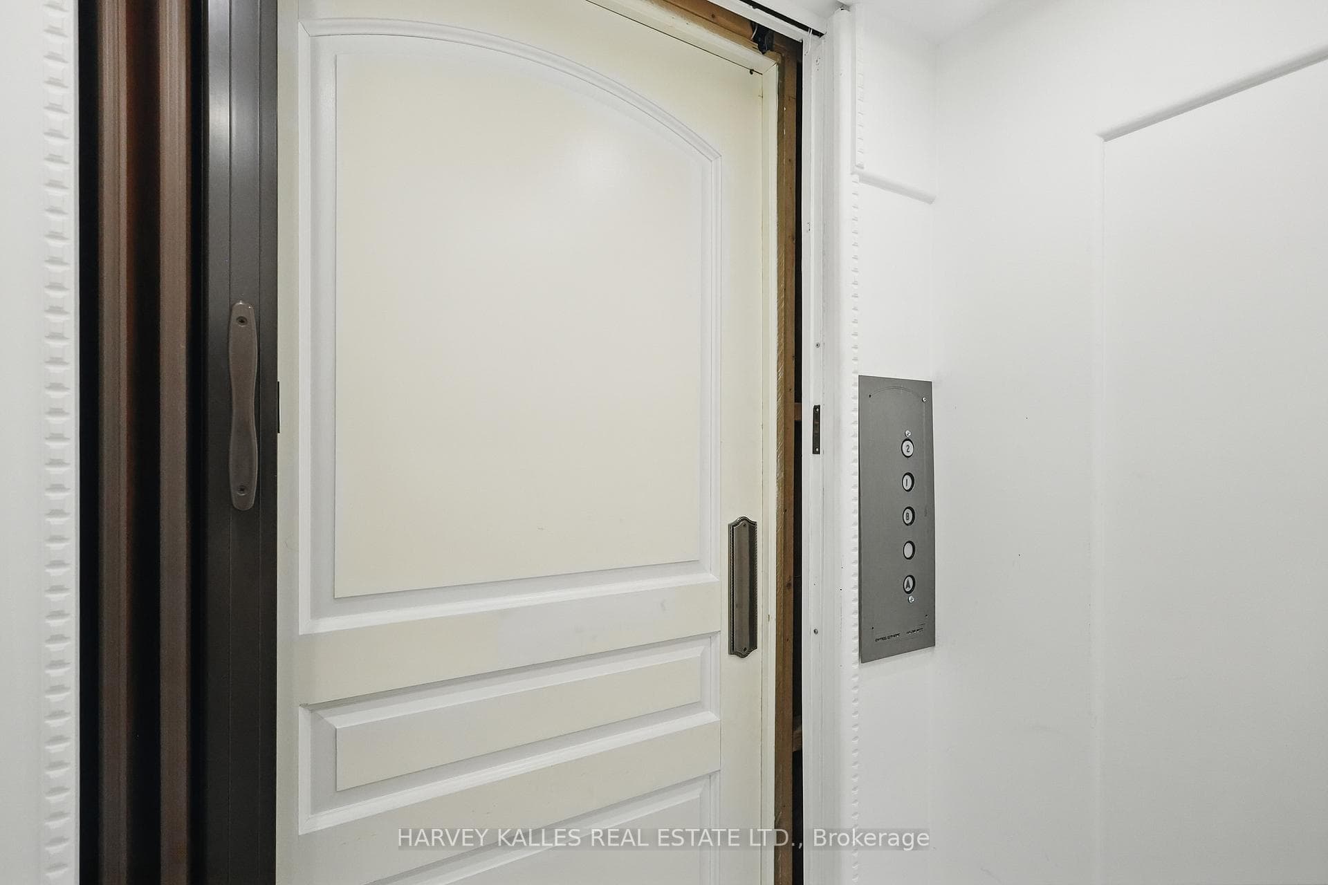 443 Dearbourne Avenue photo 32