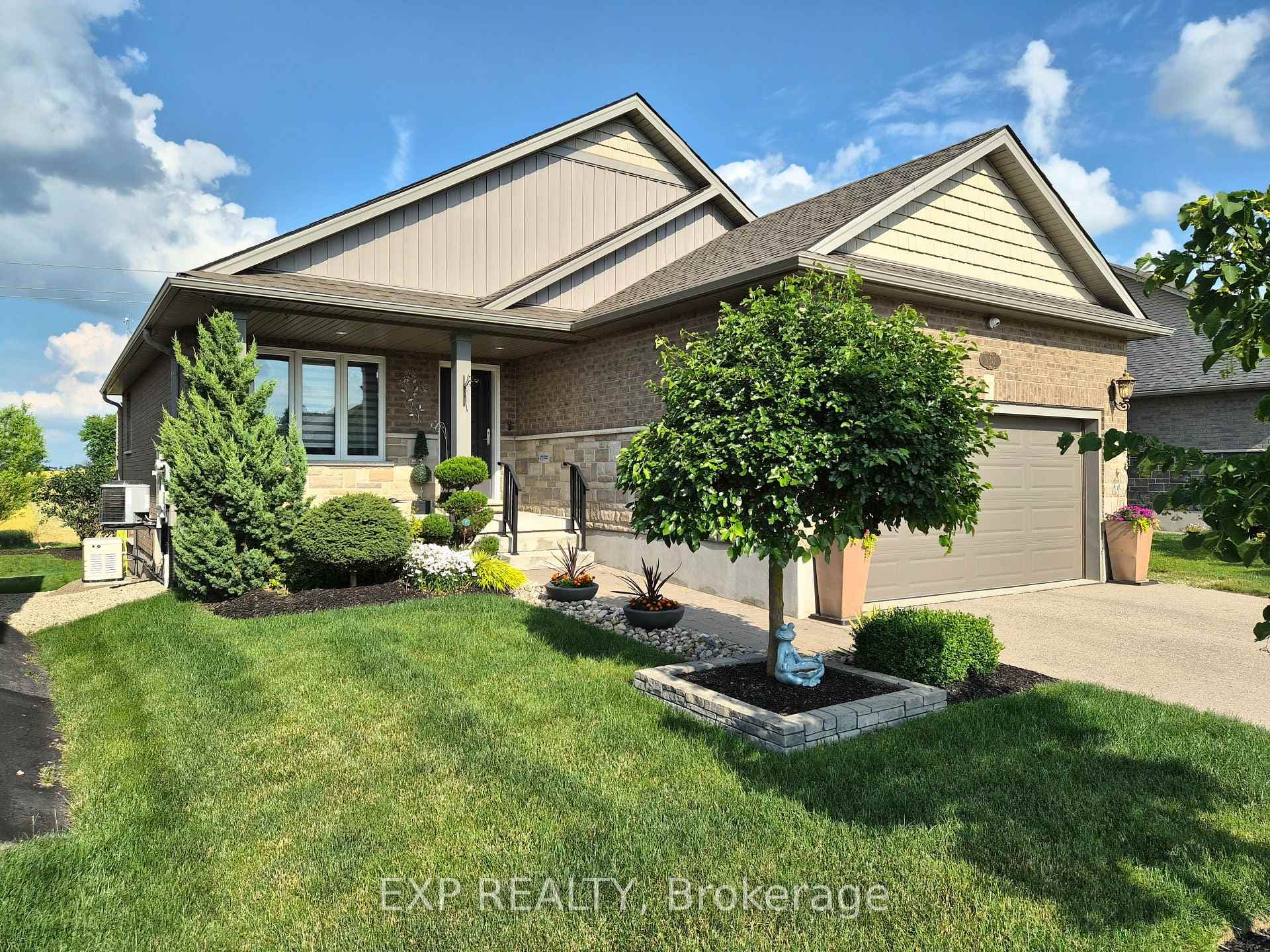 130 Bridge Crescent photo 2