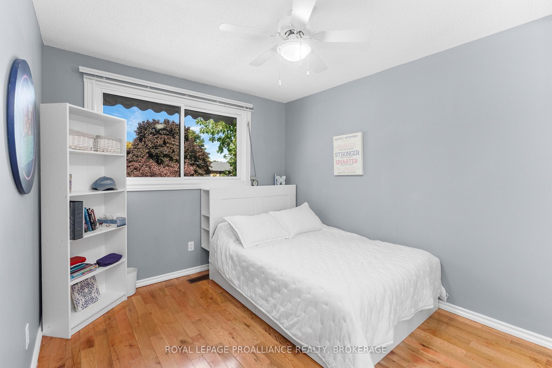 918 Edinborough Crescent photo 38