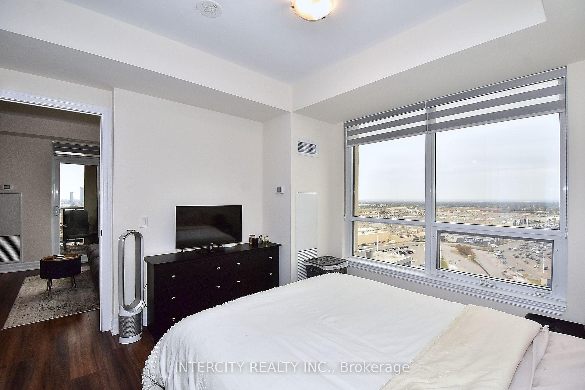 9075 Jane Street Unit 1808 photo 7
