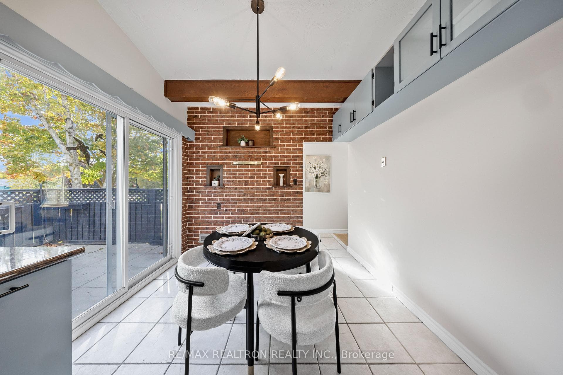 669 Annland Street photo 18