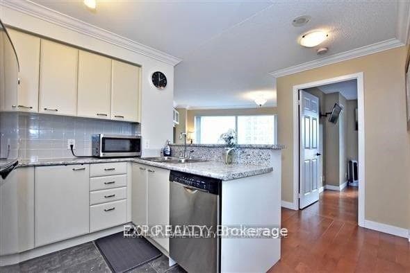 38 Lee Centre Drive Unit 806 photo 6
