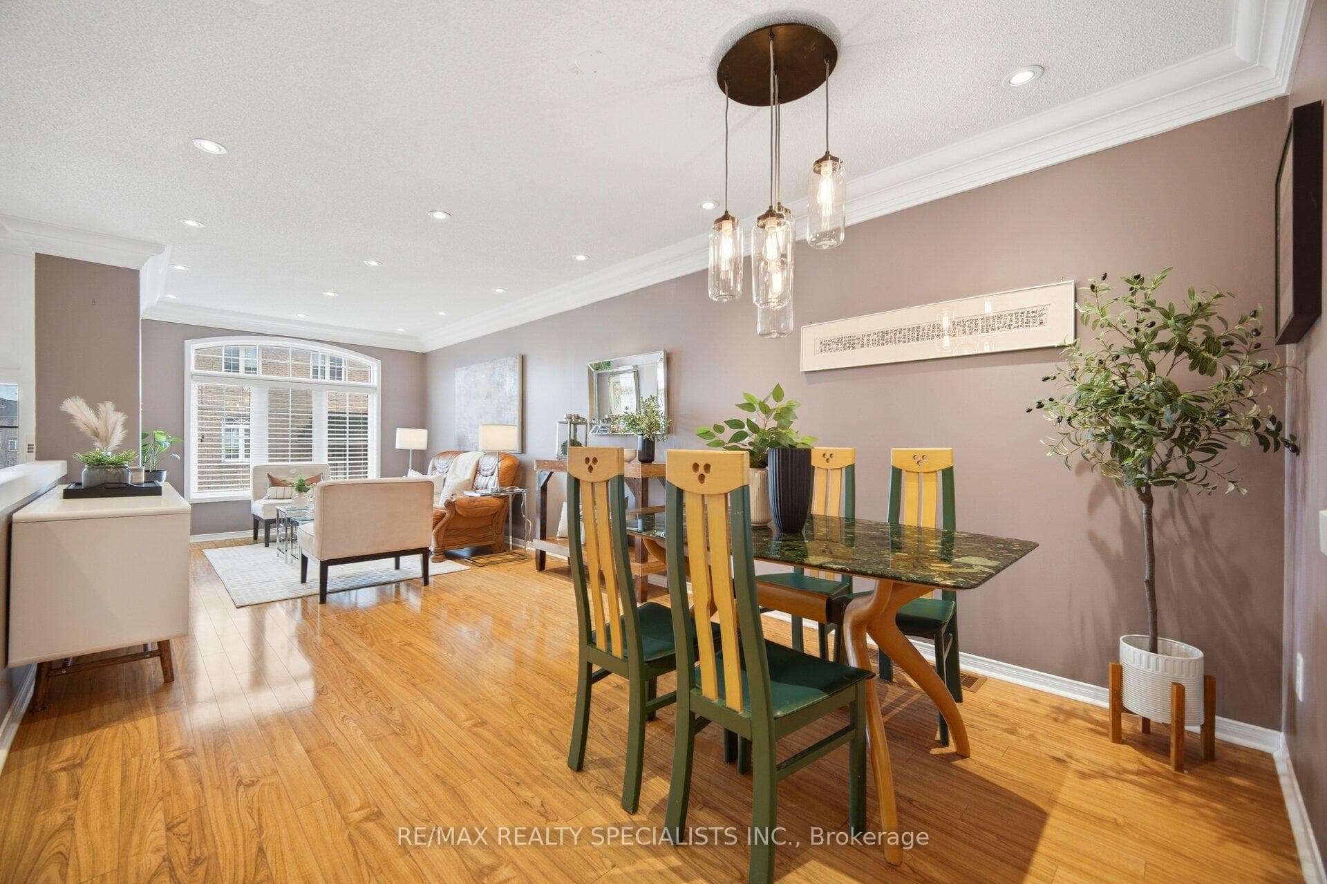3378 Redpath Circle photo 5