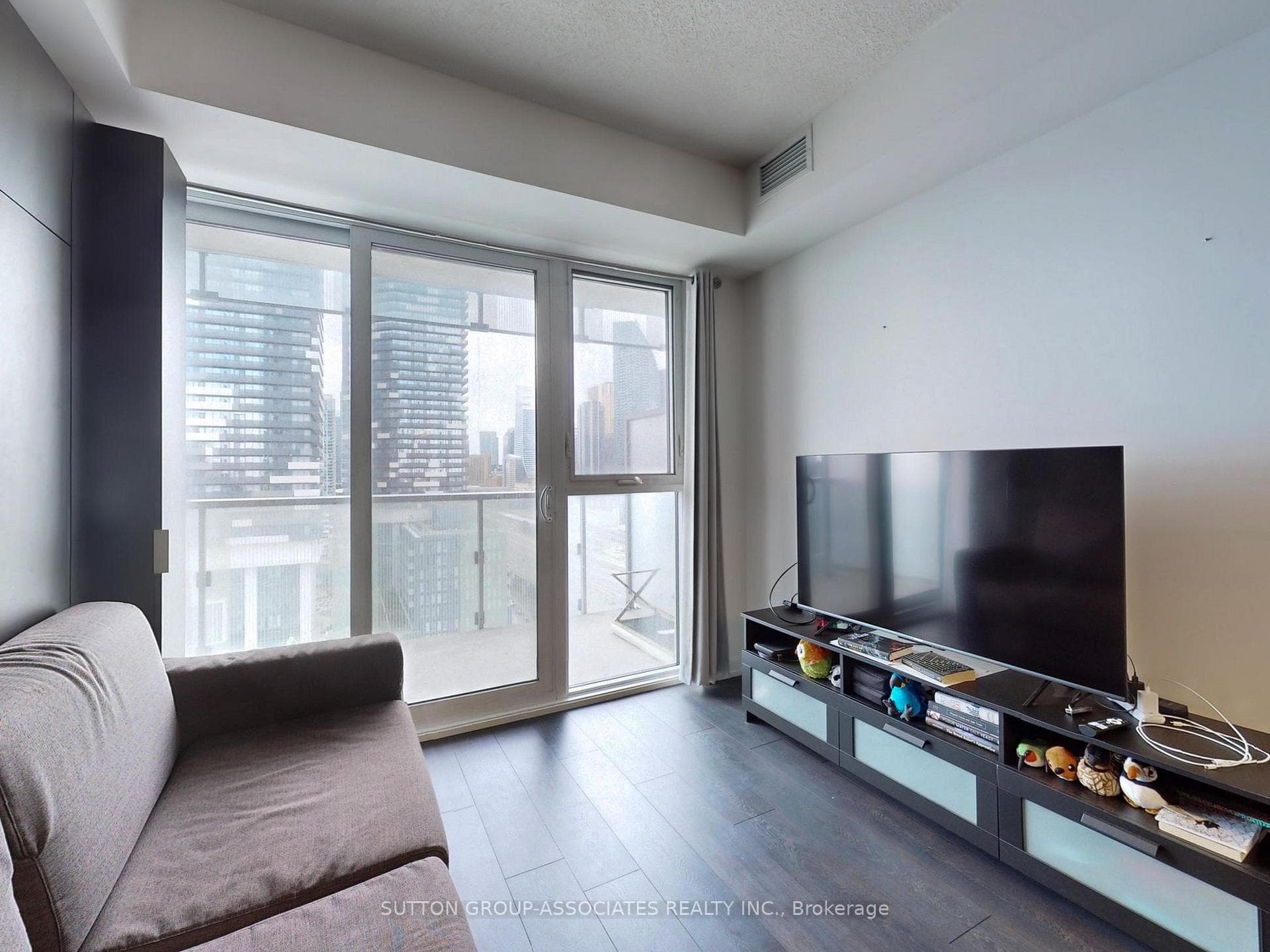 15 Lower Jarvis Street Unit 1409 photo 6