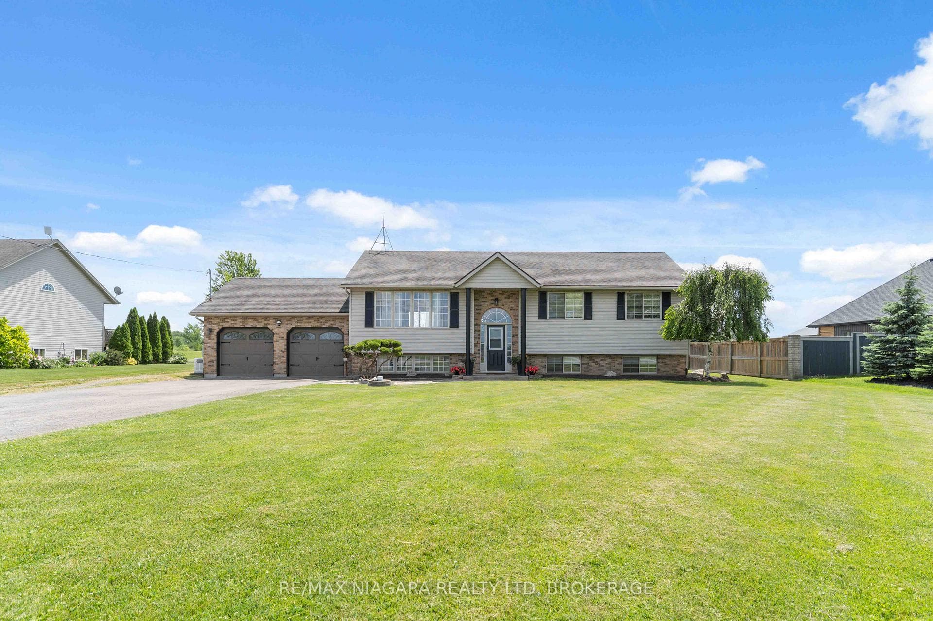 661 Carl Road photo 1