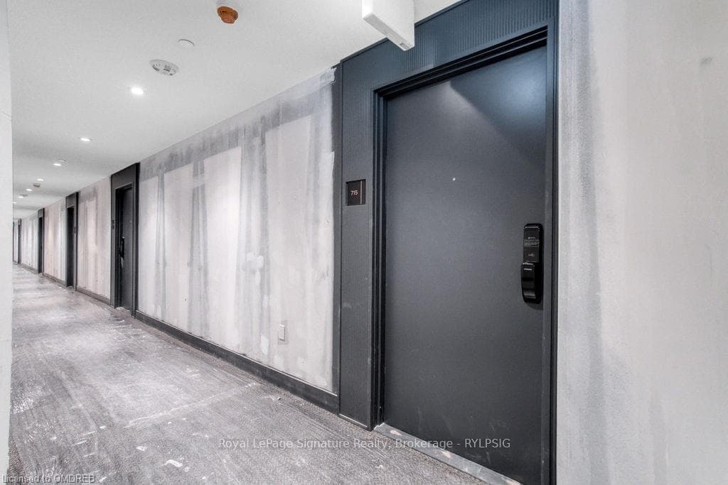 395 DUNDAS Street Unit 715 photo 9