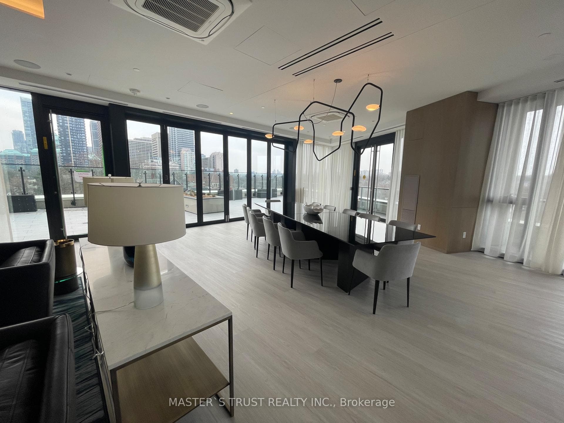 575 bloor Street Unit 207 photo 13