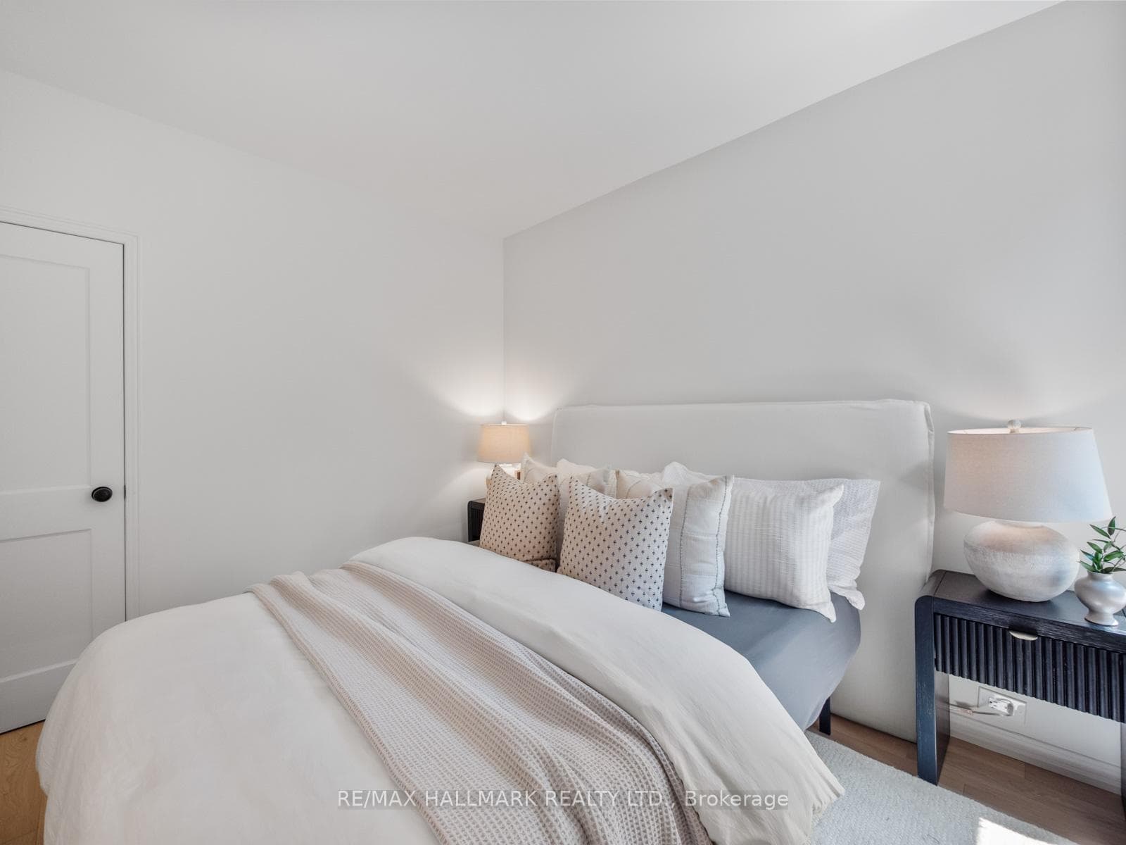275 Withrow Avenue photo 23
