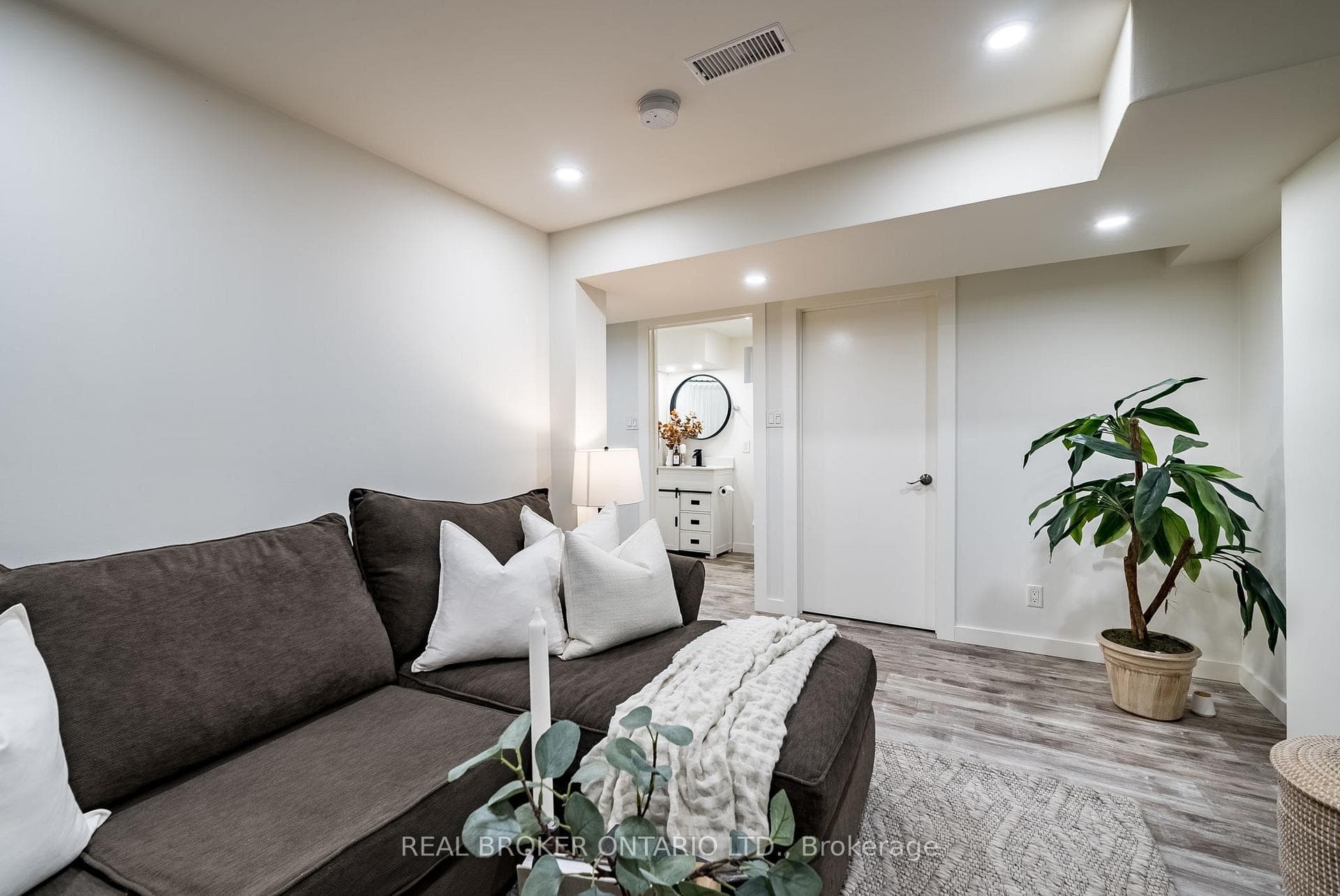 86 Brockman Crescent photo 27