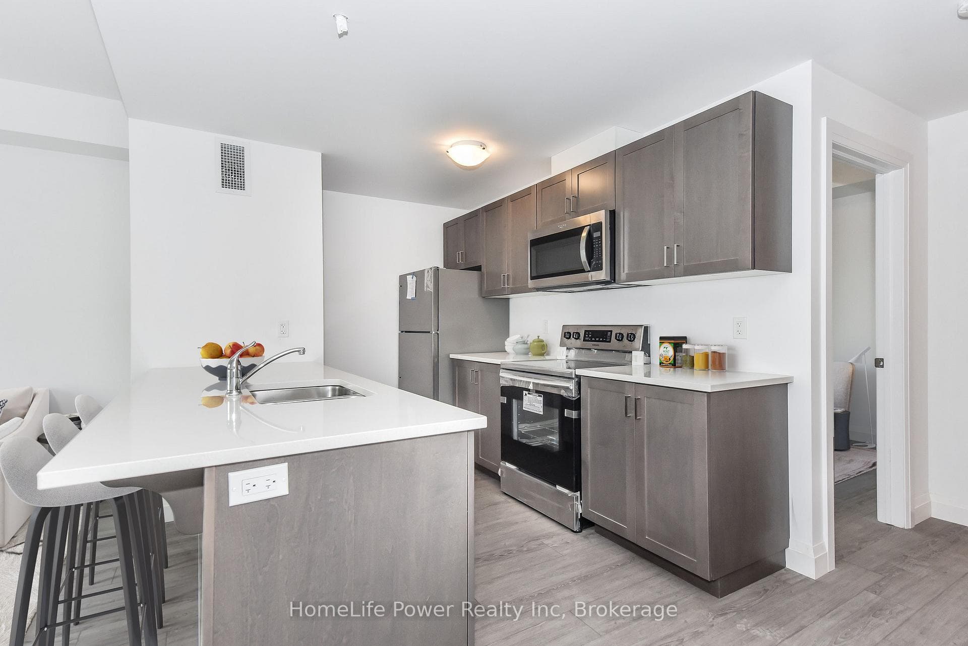 Kitchen (Virtually Staged)
