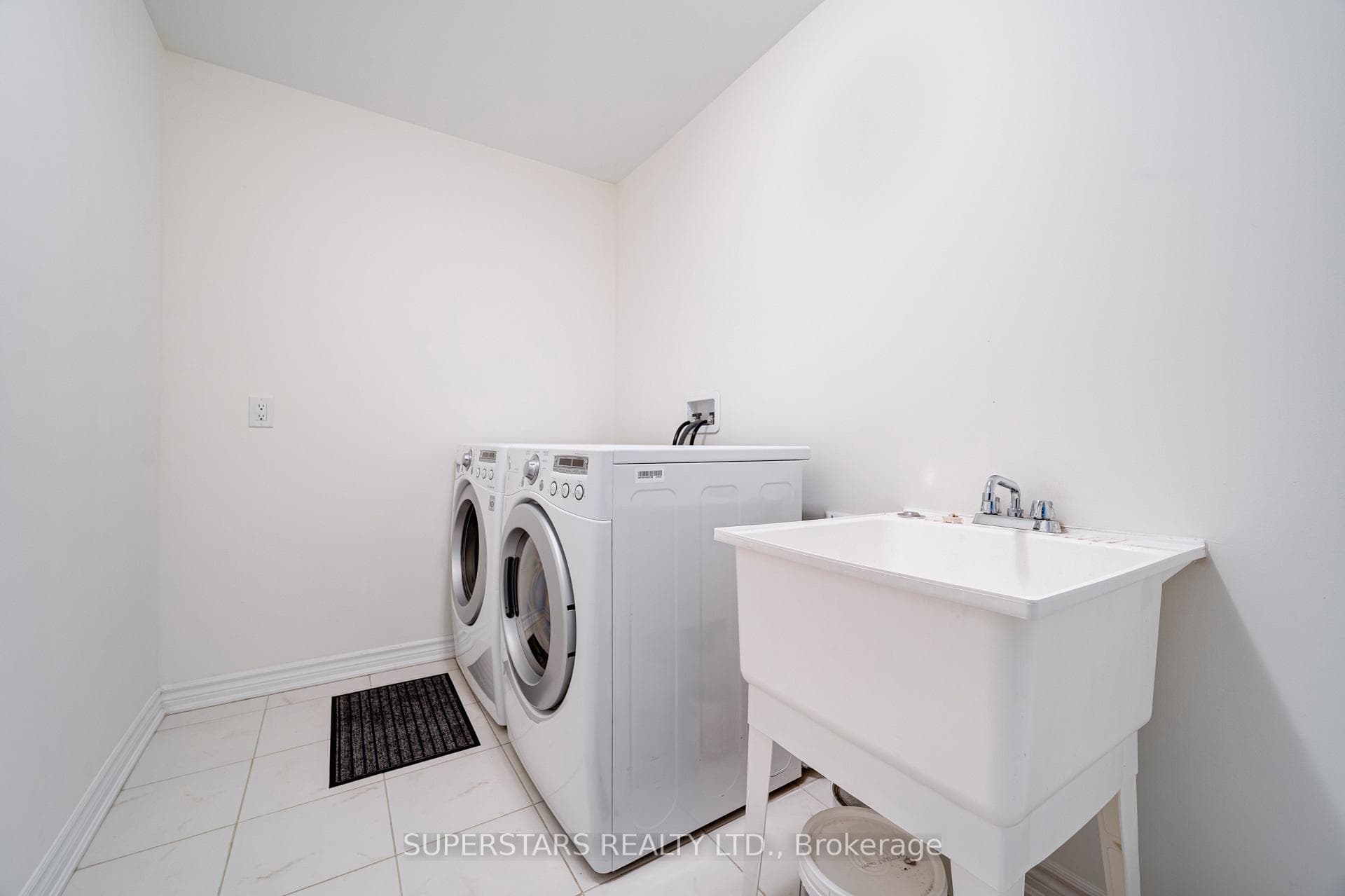 241 Rustle Woods Avenue photo 15